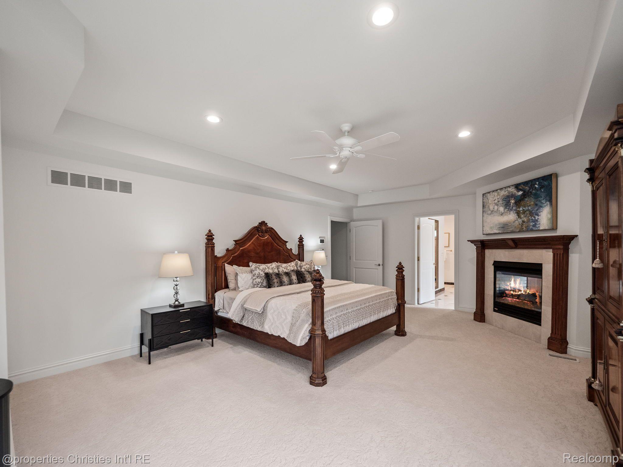 23755 WOODLYNNE Drive