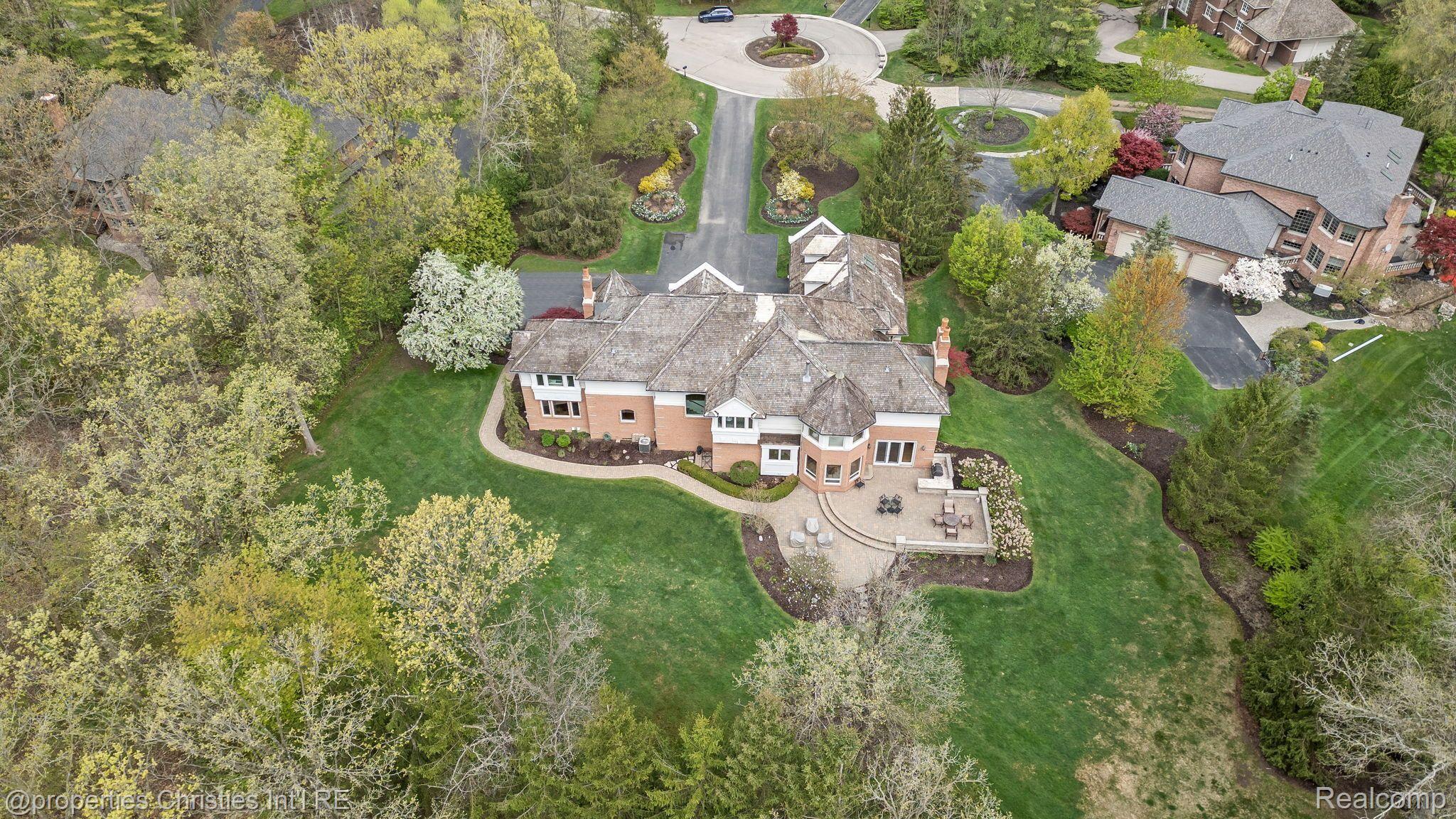 23755 WOODLYNNE Drive