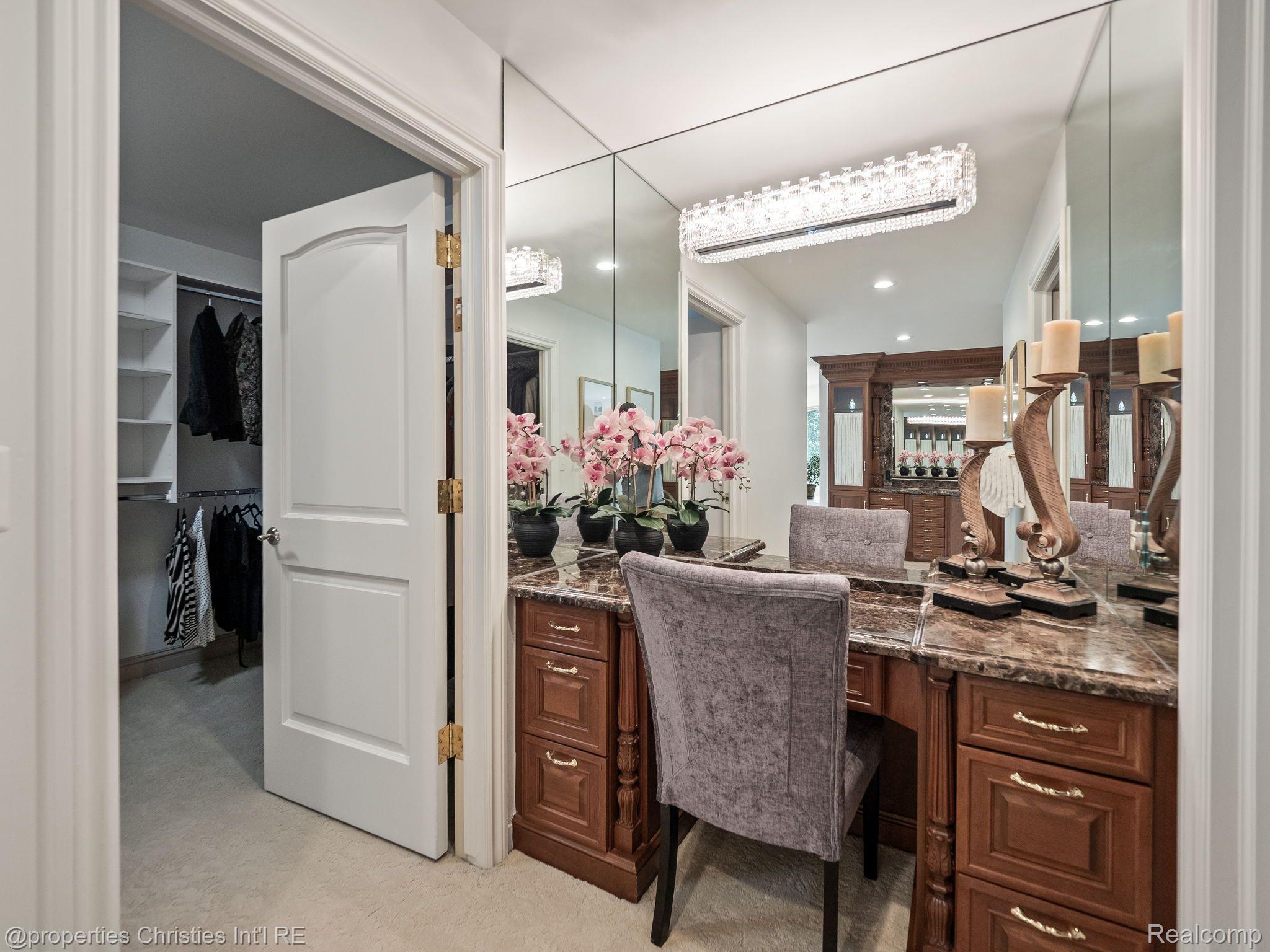 23755 WOODLYNNE Drive