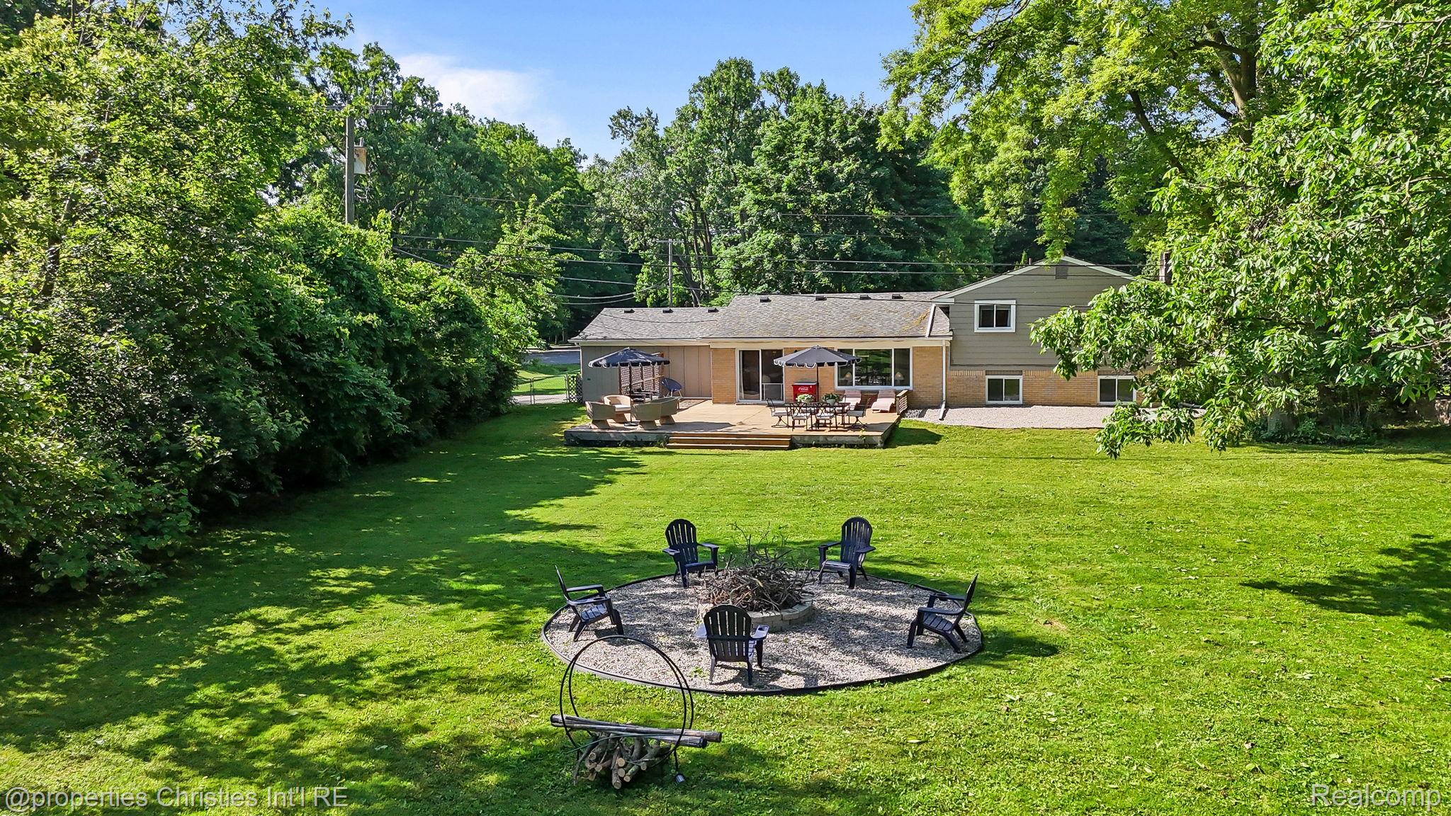 495 Lesdale Drive