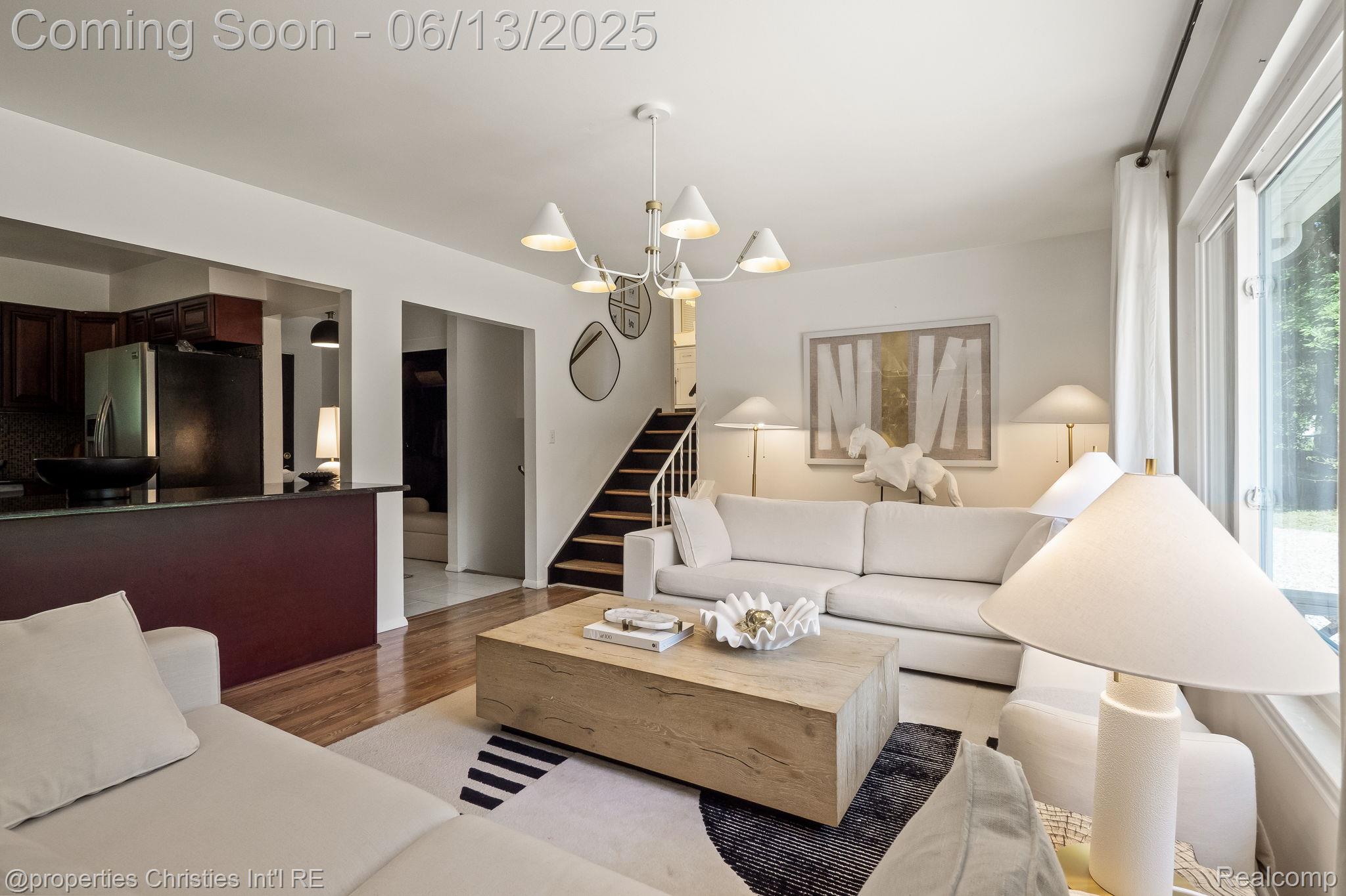 495 Lesdale Drive