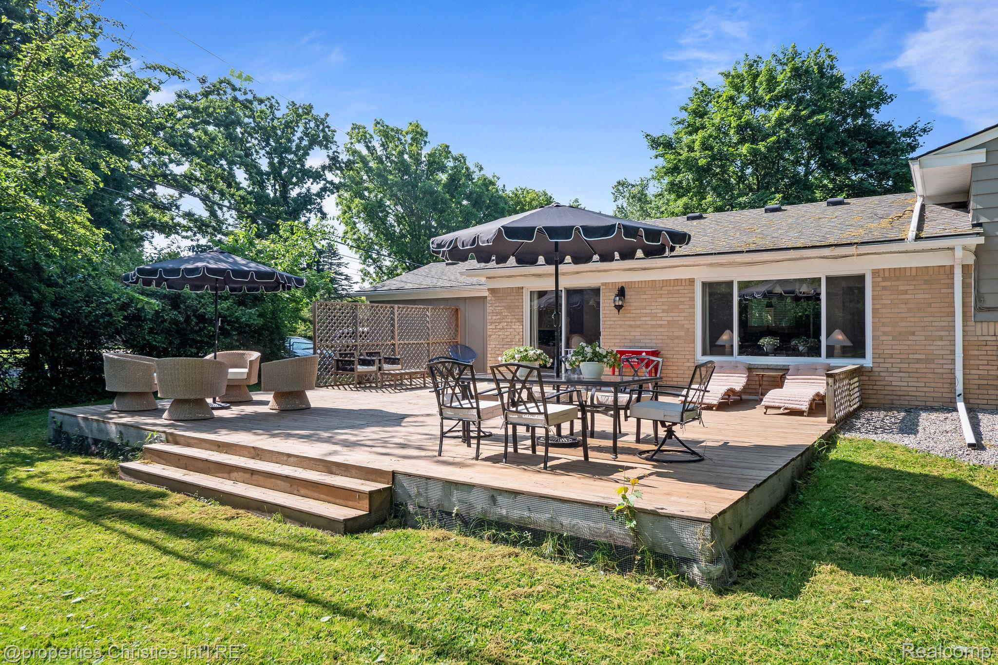 495 Lesdale Drive