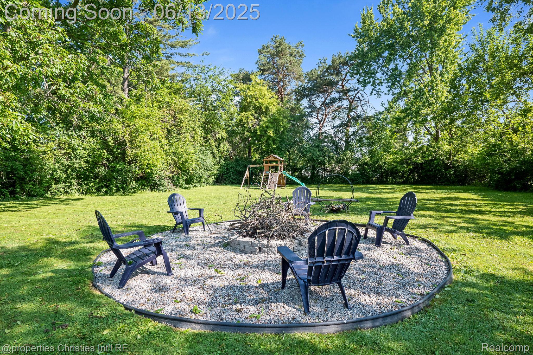 495 Lesdale Drive