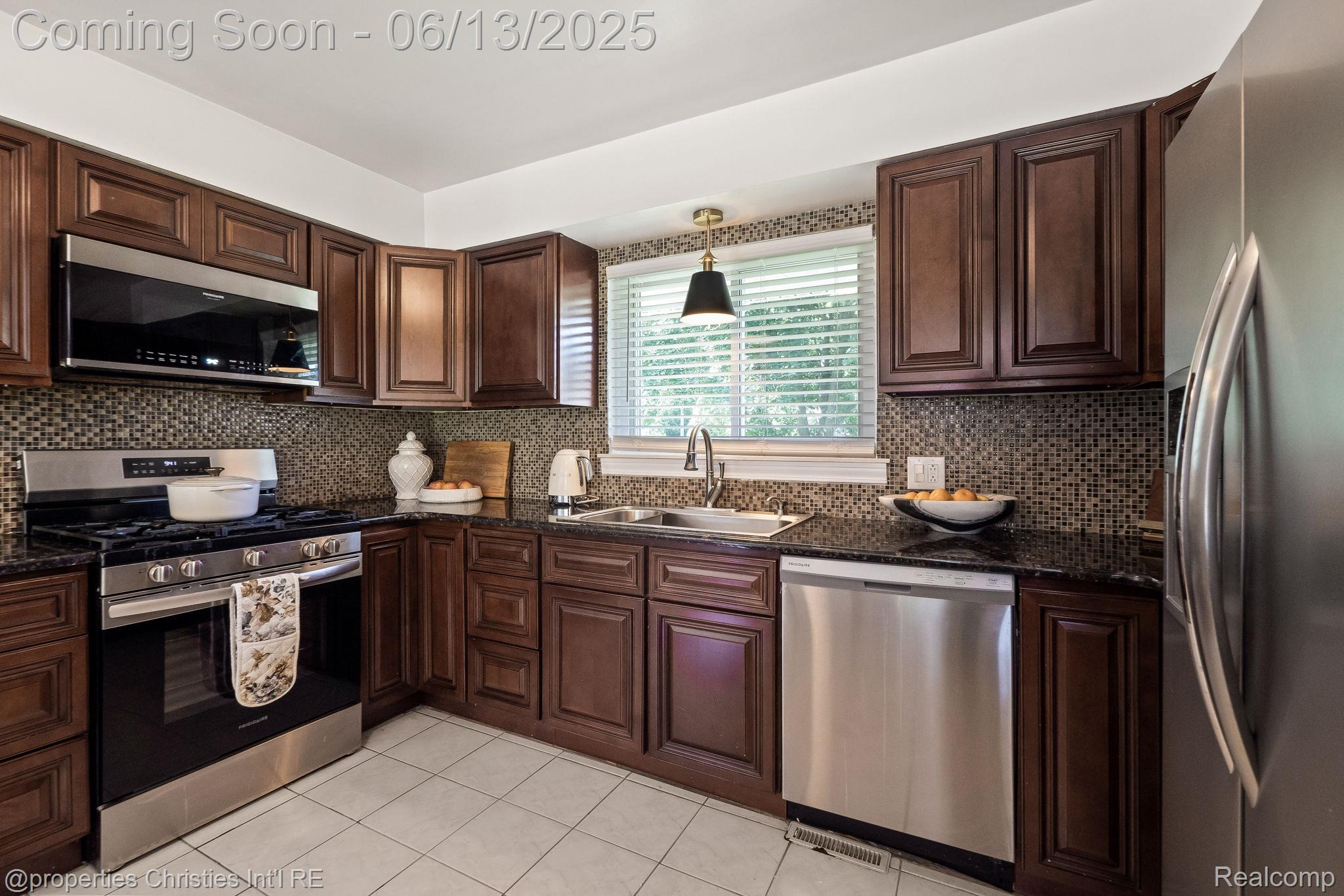 495 Lesdale Drive