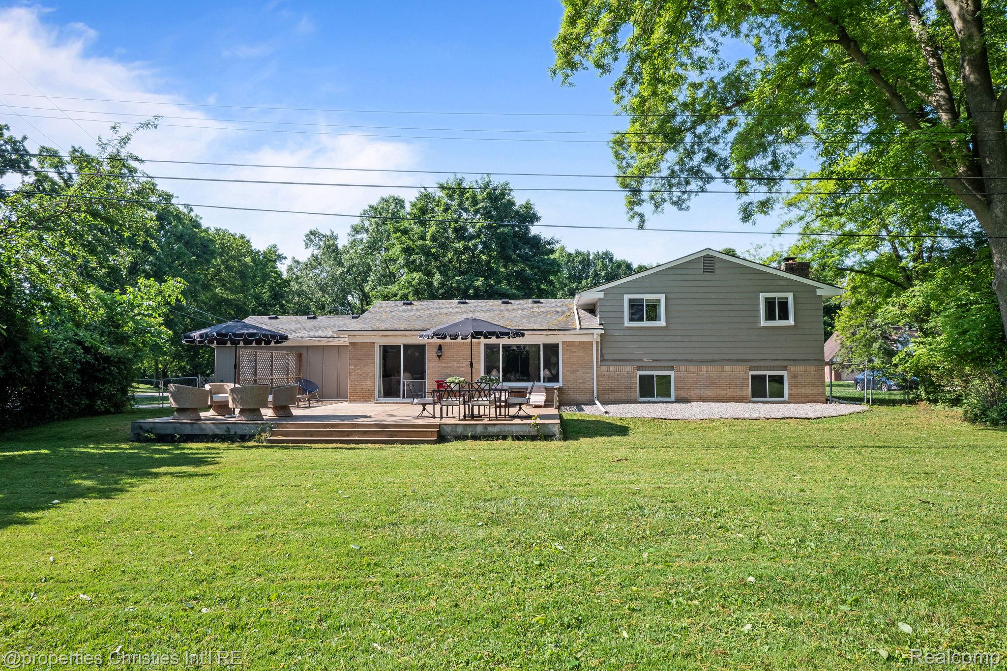 495 Lesdale Drive