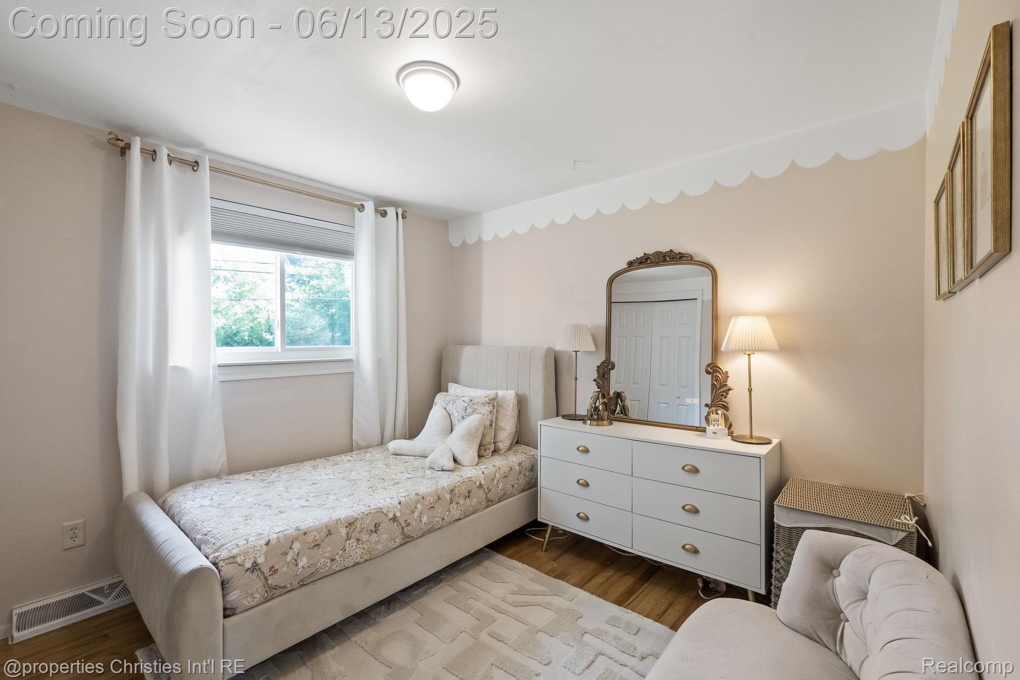 495 Lesdale Drive
