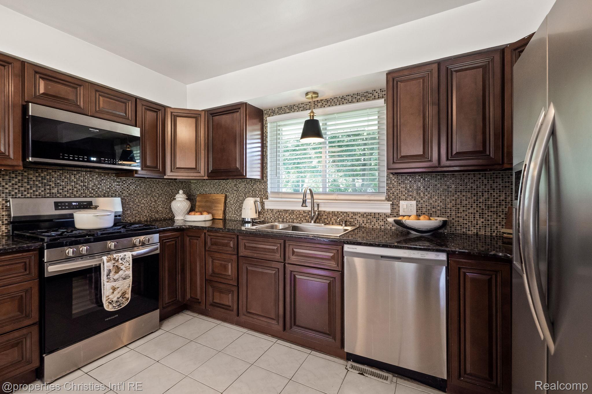 495 Lesdale Drive