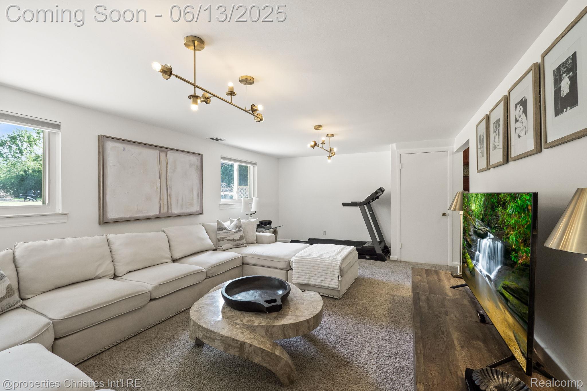 495 Lesdale Drive