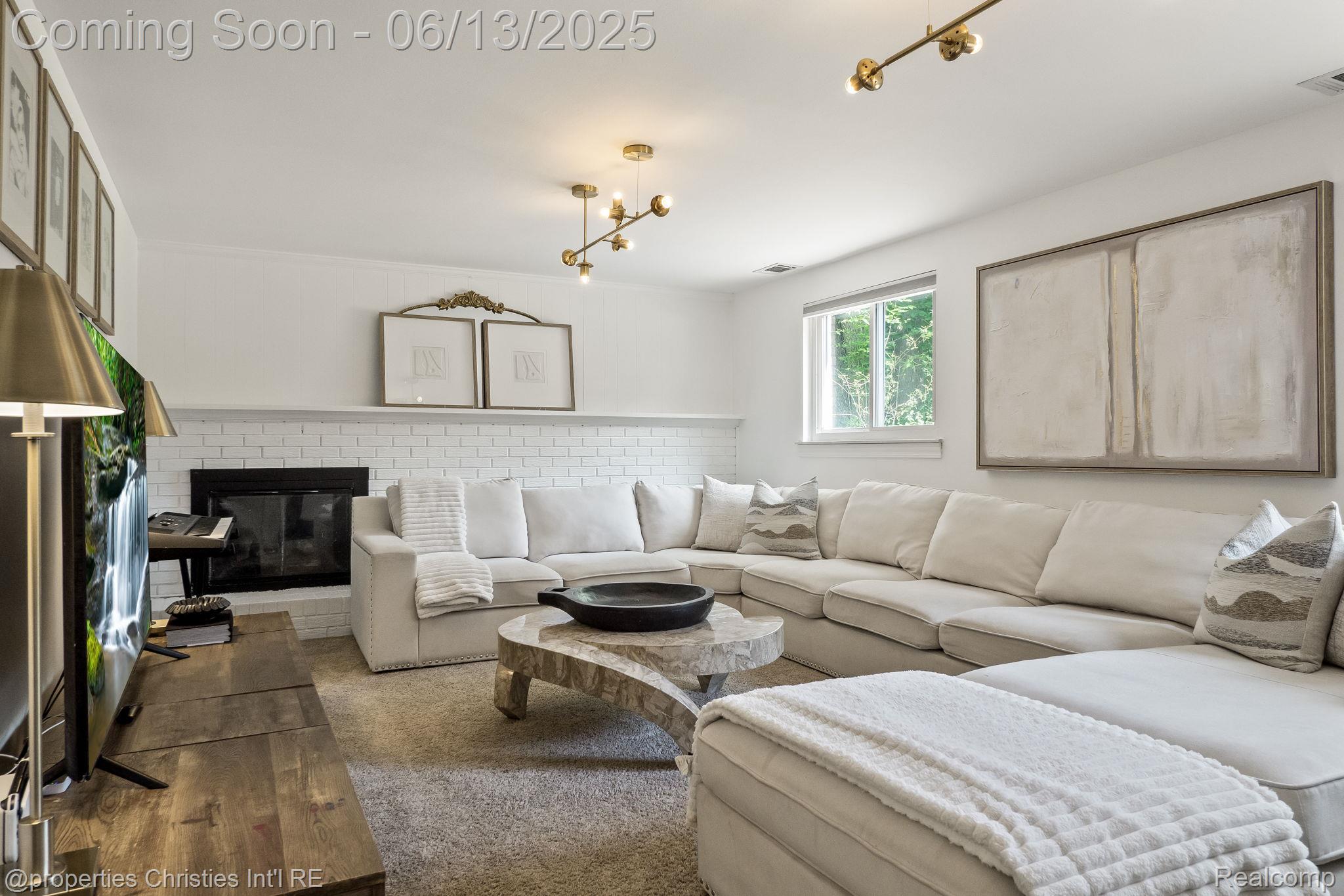 495 Lesdale Drive