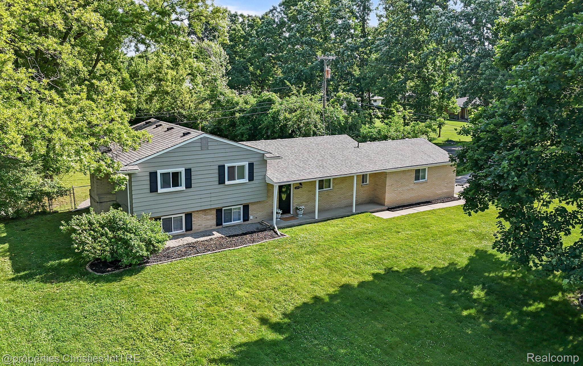 495 Lesdale Drive