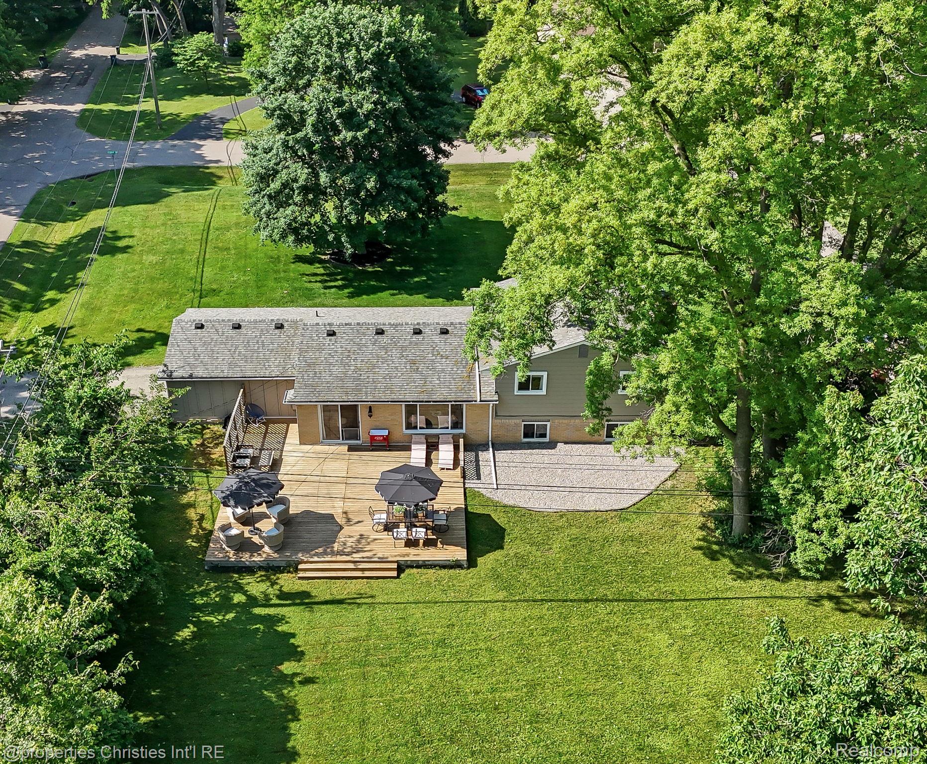495 Lesdale Drive