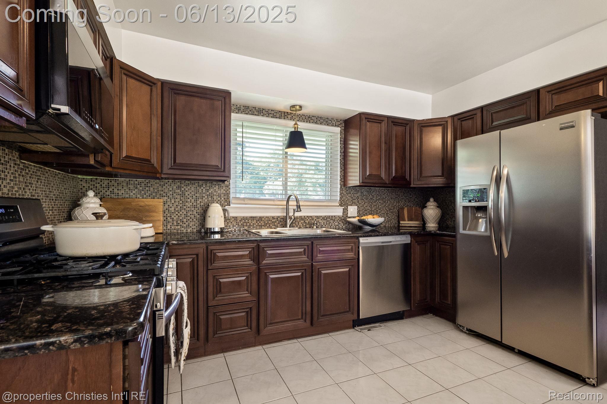 495 Lesdale Drive