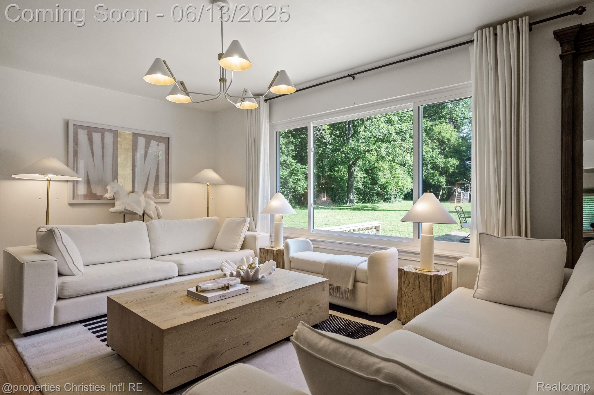 495 Lesdale Drive
