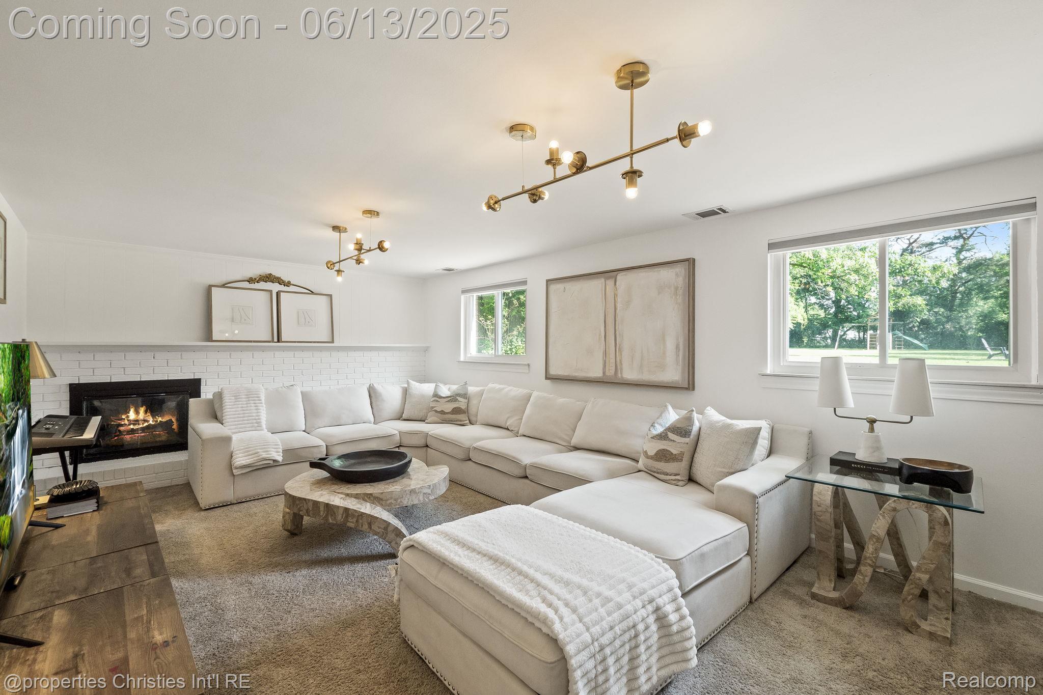 495 Lesdale Drive