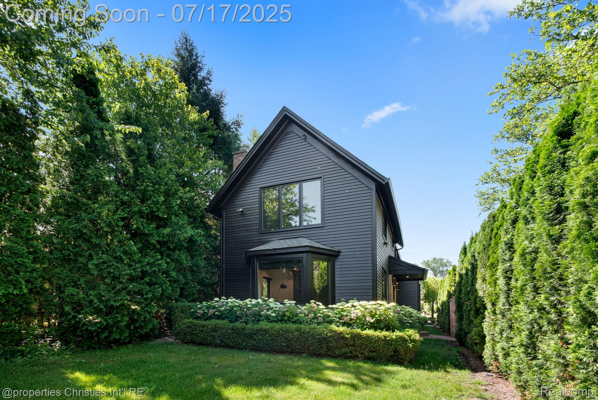 711 Maple Hill Lane