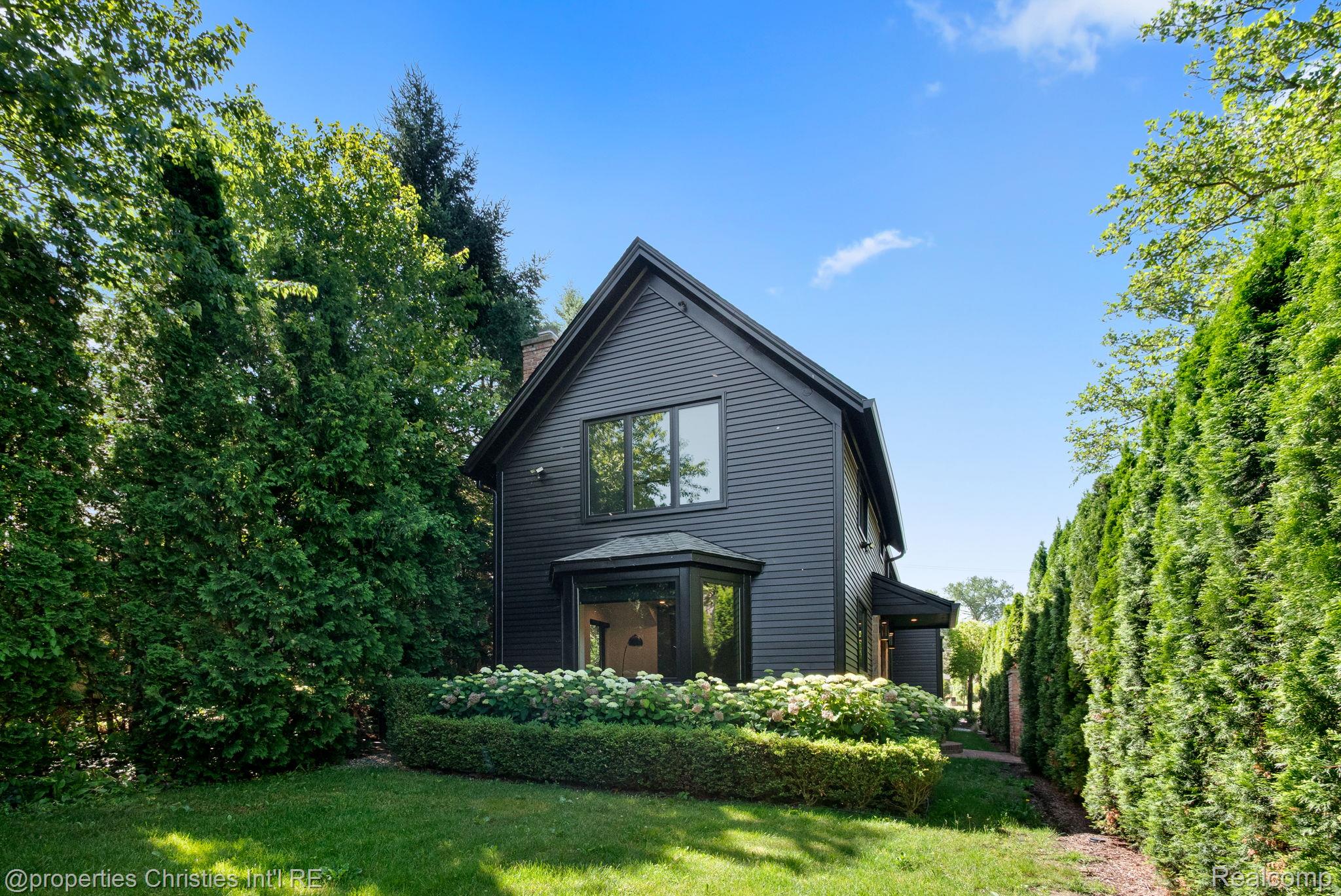 711 Maple Hill Lane