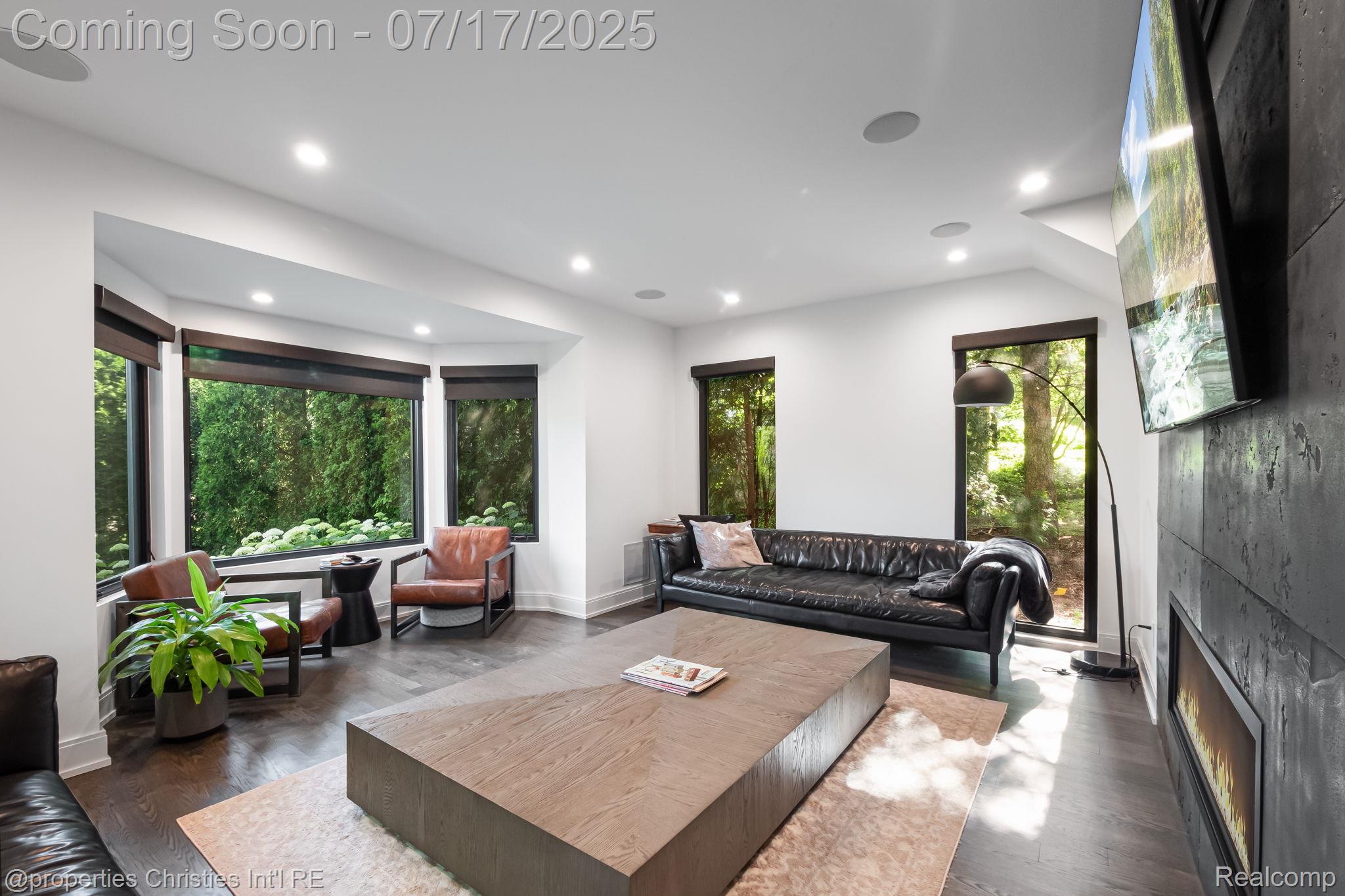 711 Maple Hill Lane