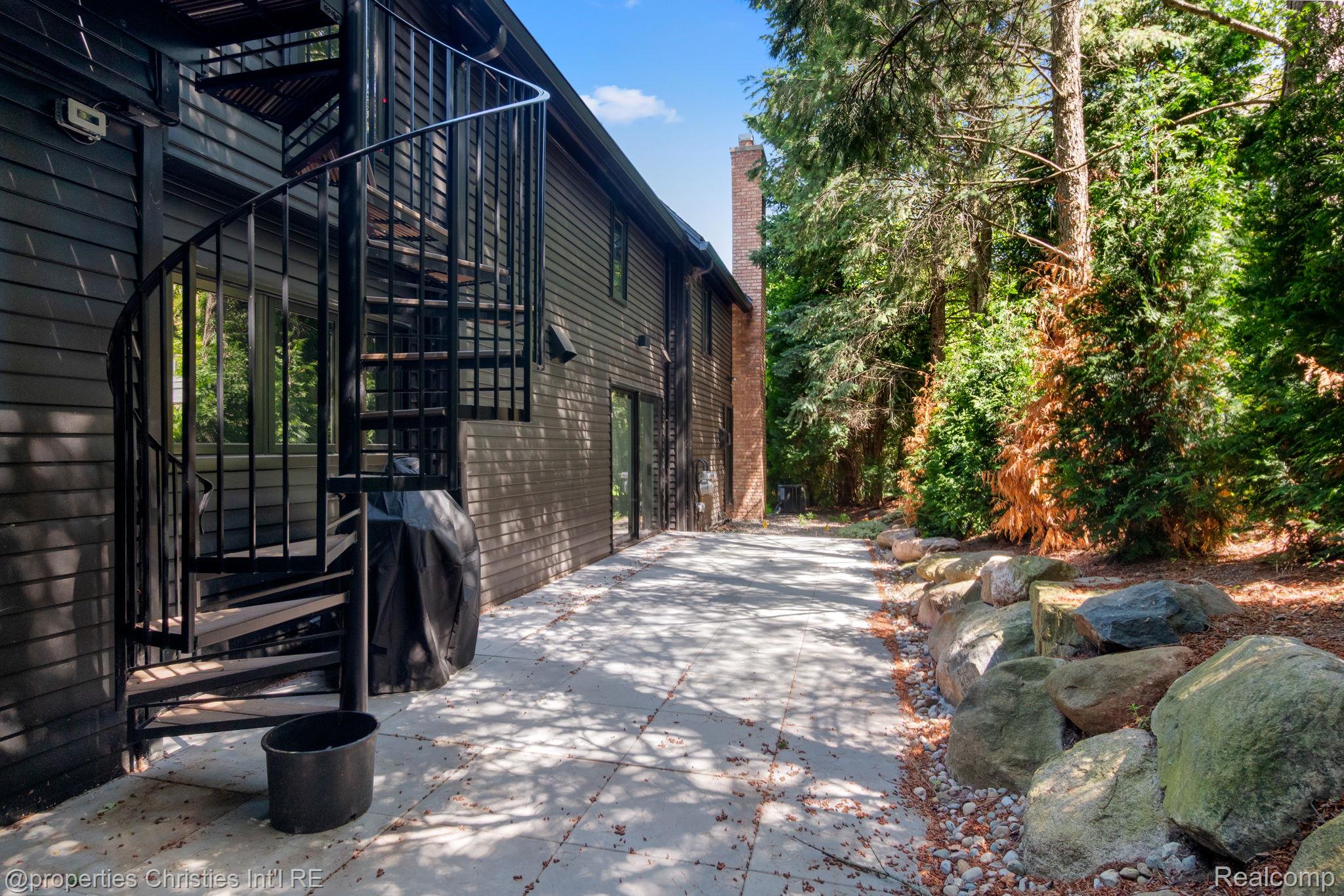 711 Maple Hill Lane