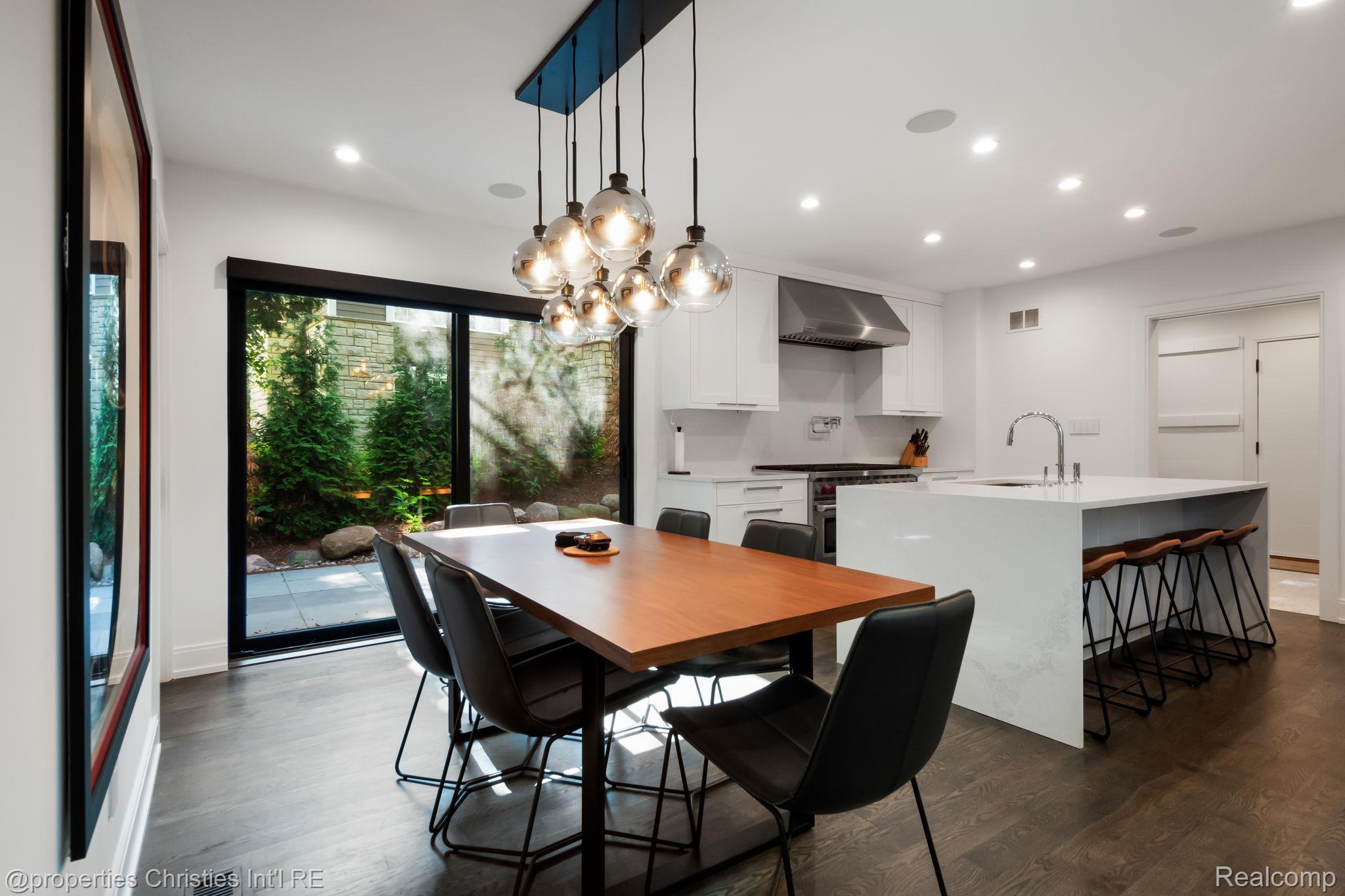 711 Maple Hill Lane