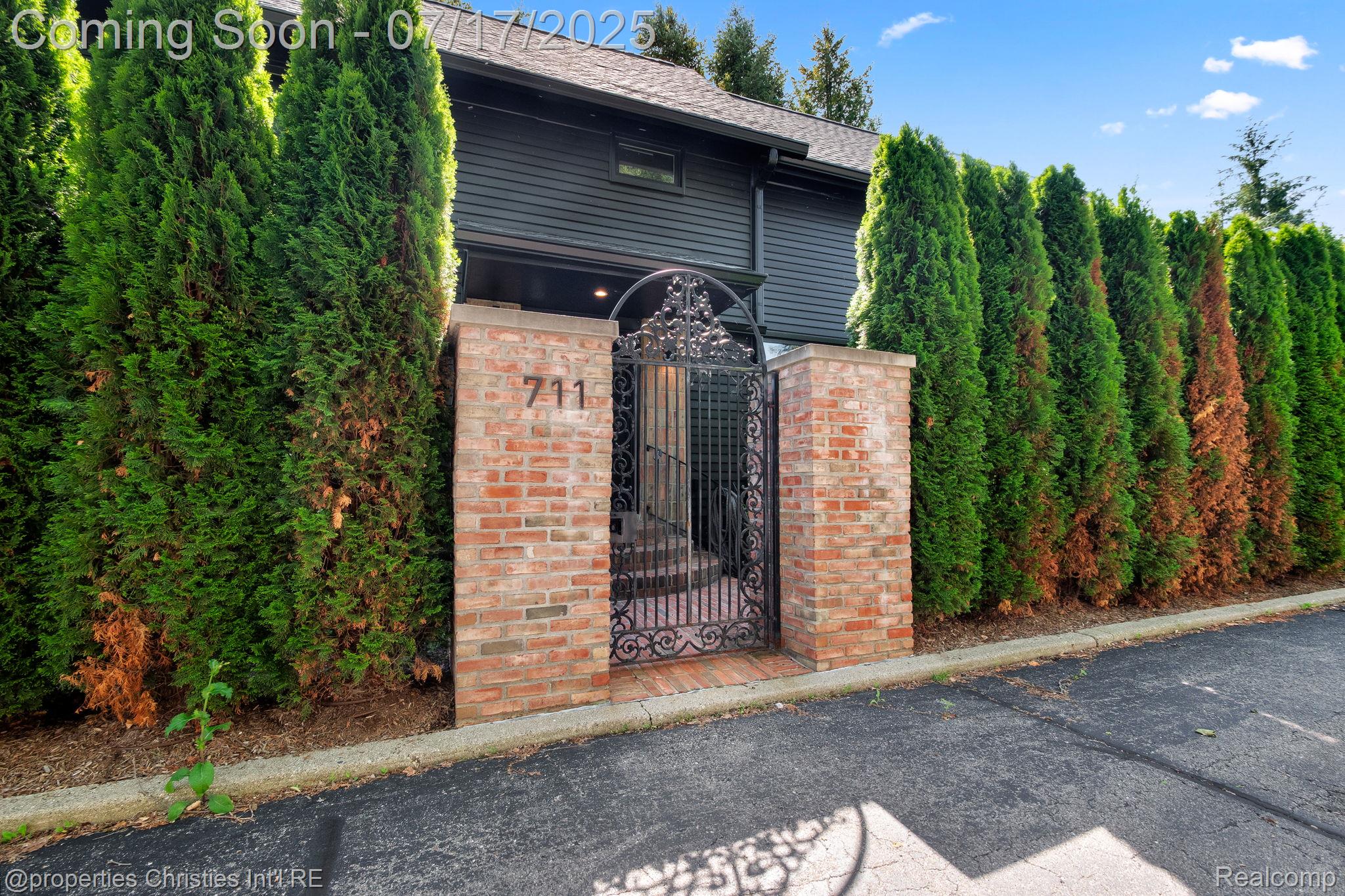 711 Maple Hill Lane
