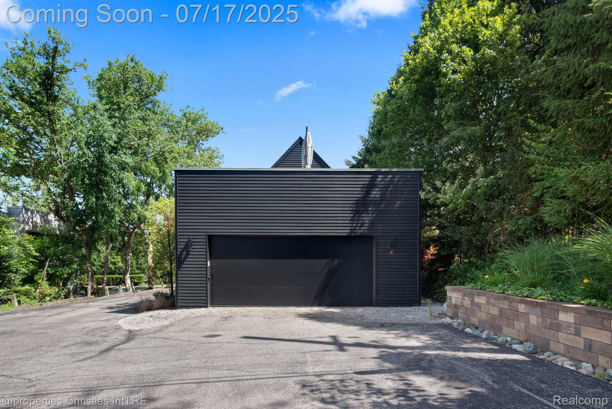 711 Maple Hill Lane