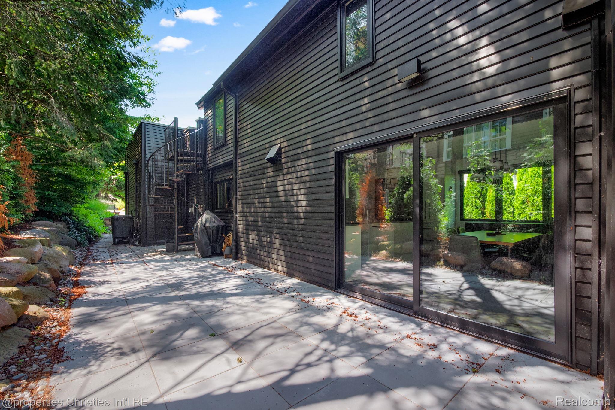 711 Maple Hill Lane