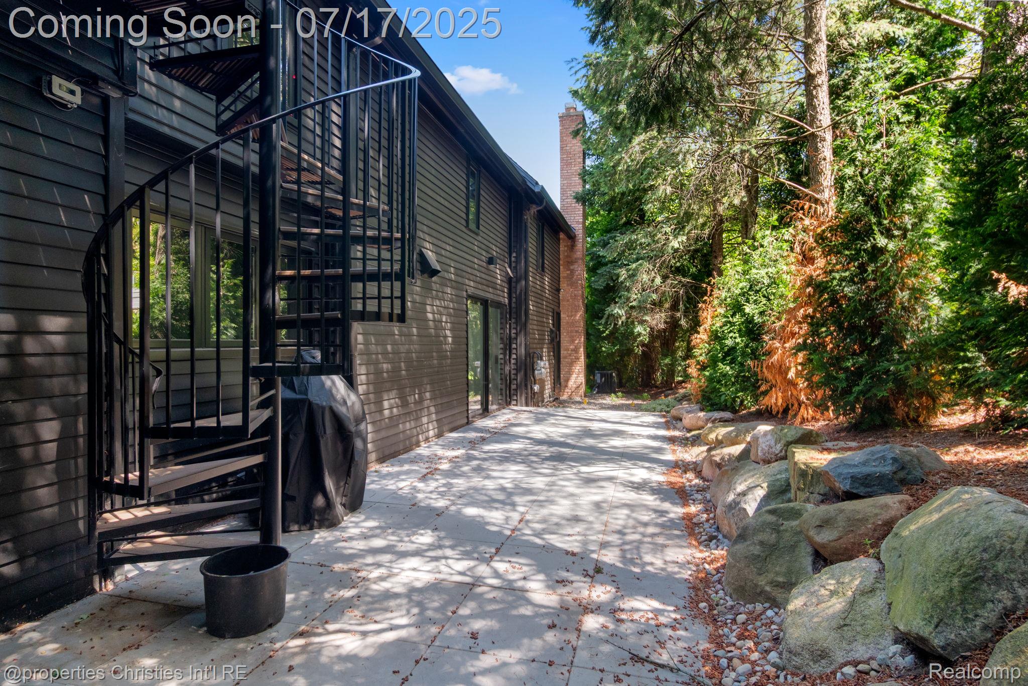 711 Maple Hill Lane