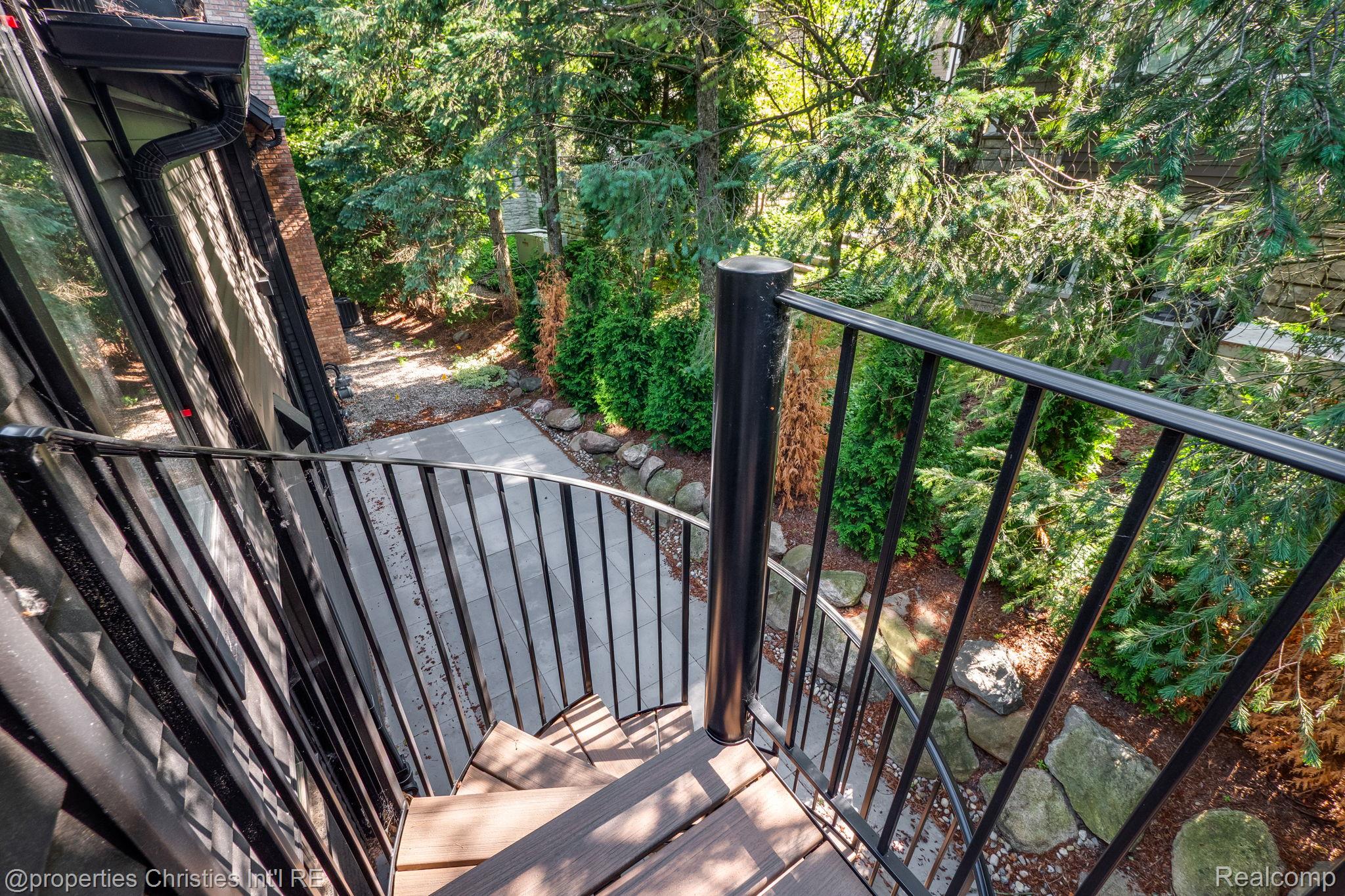 711 Maple Hill Lane