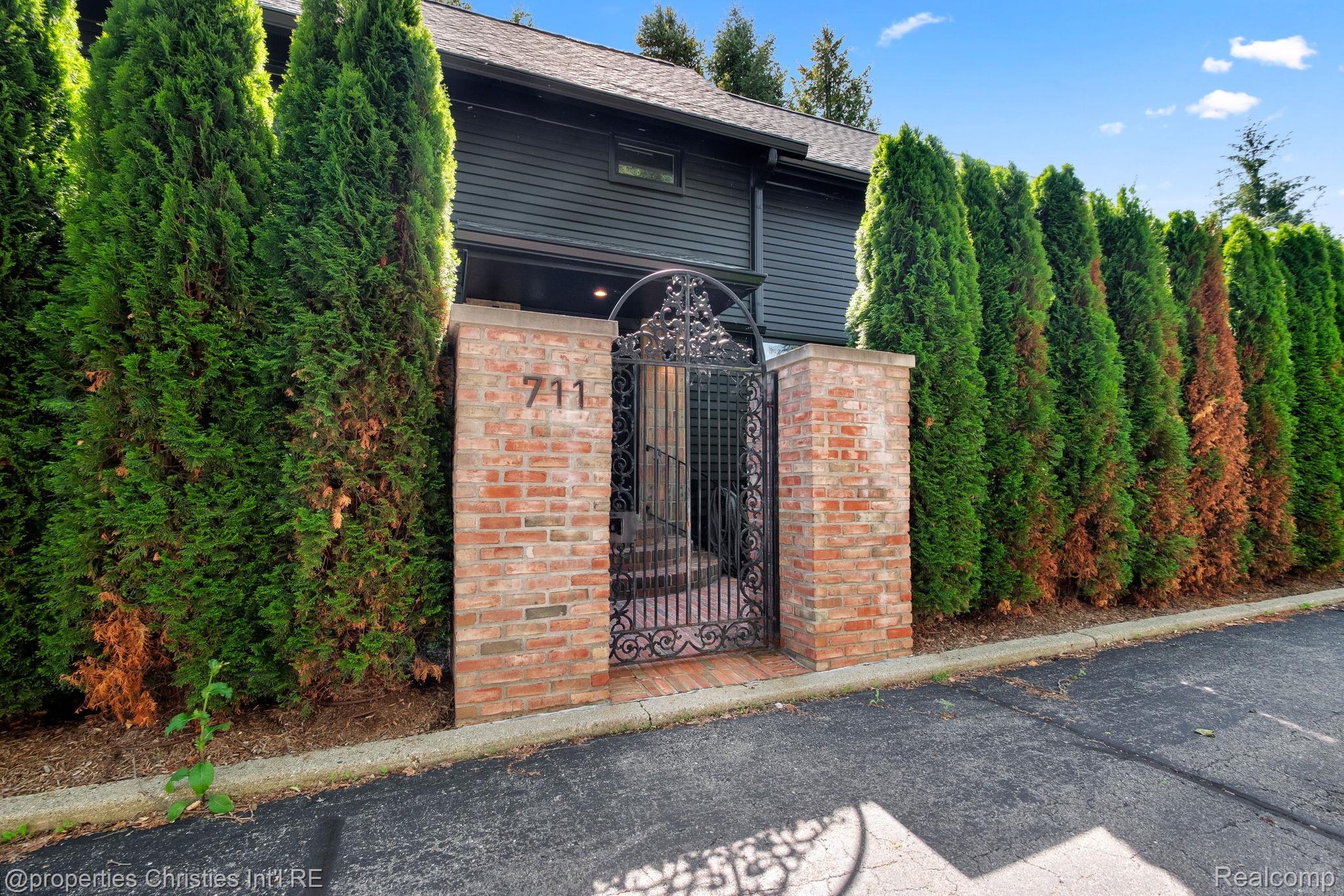 711 Maple Hill Lane