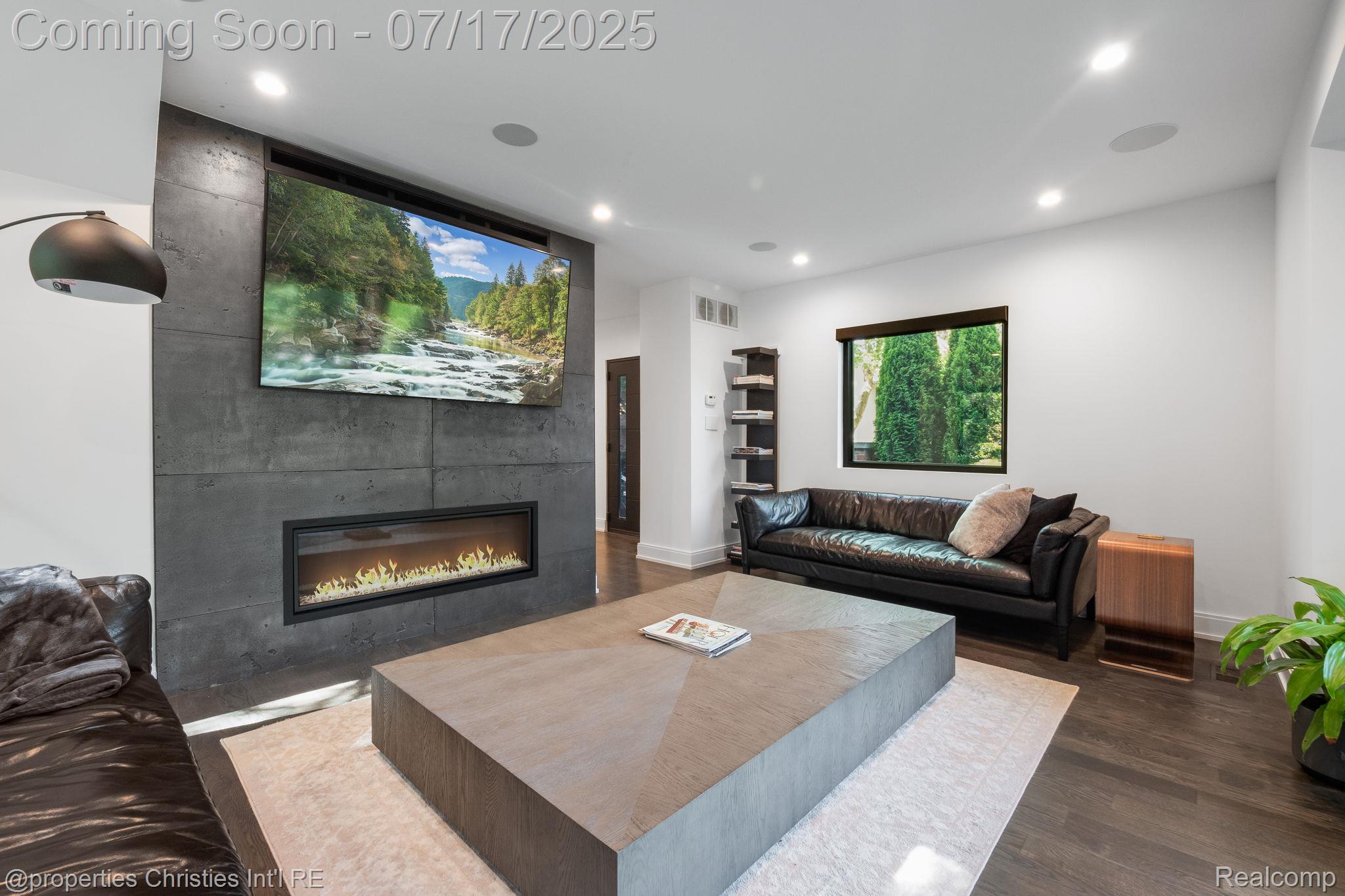 711 Maple Hill Lane