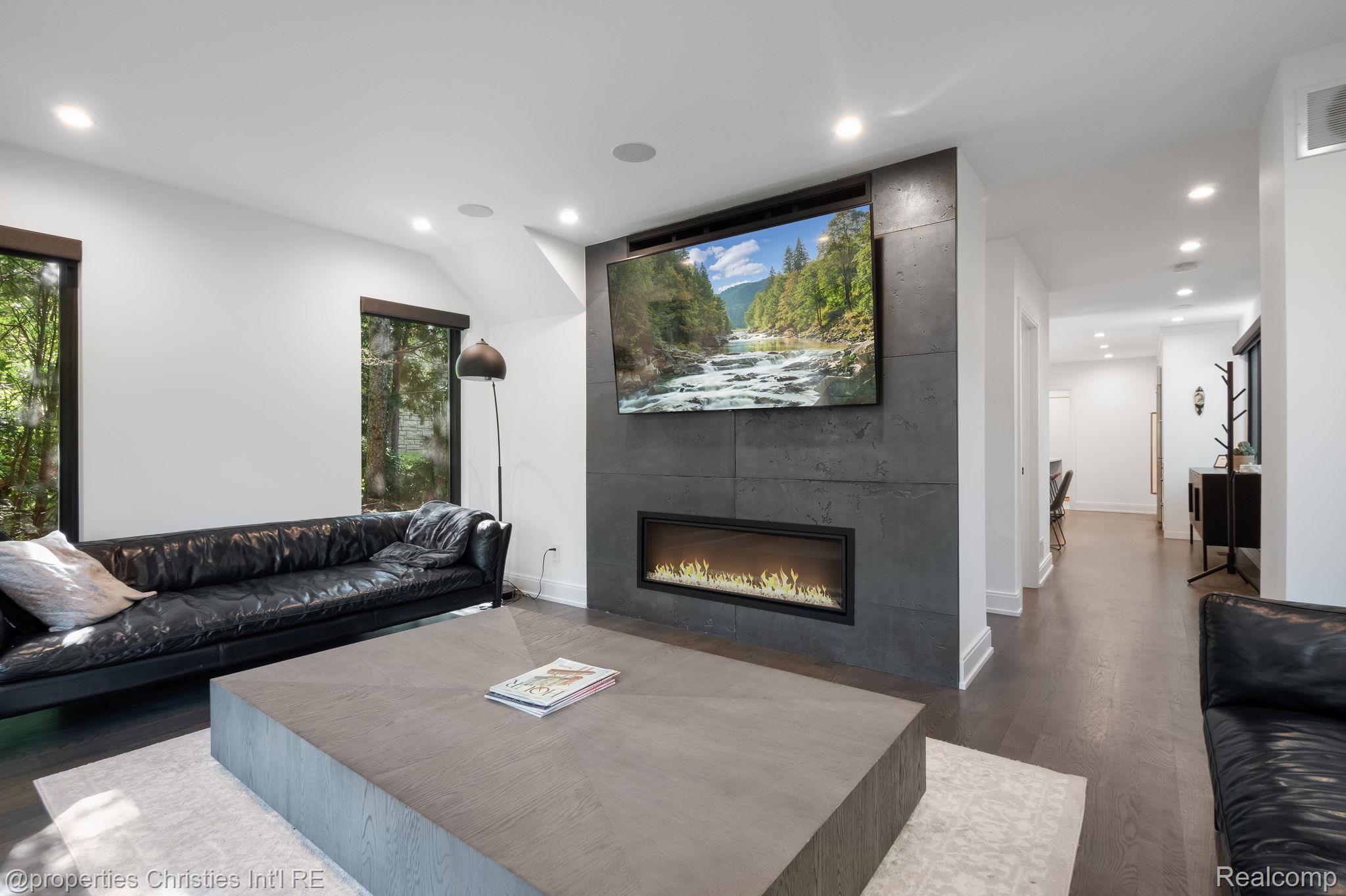 711 Maple Hill Lane