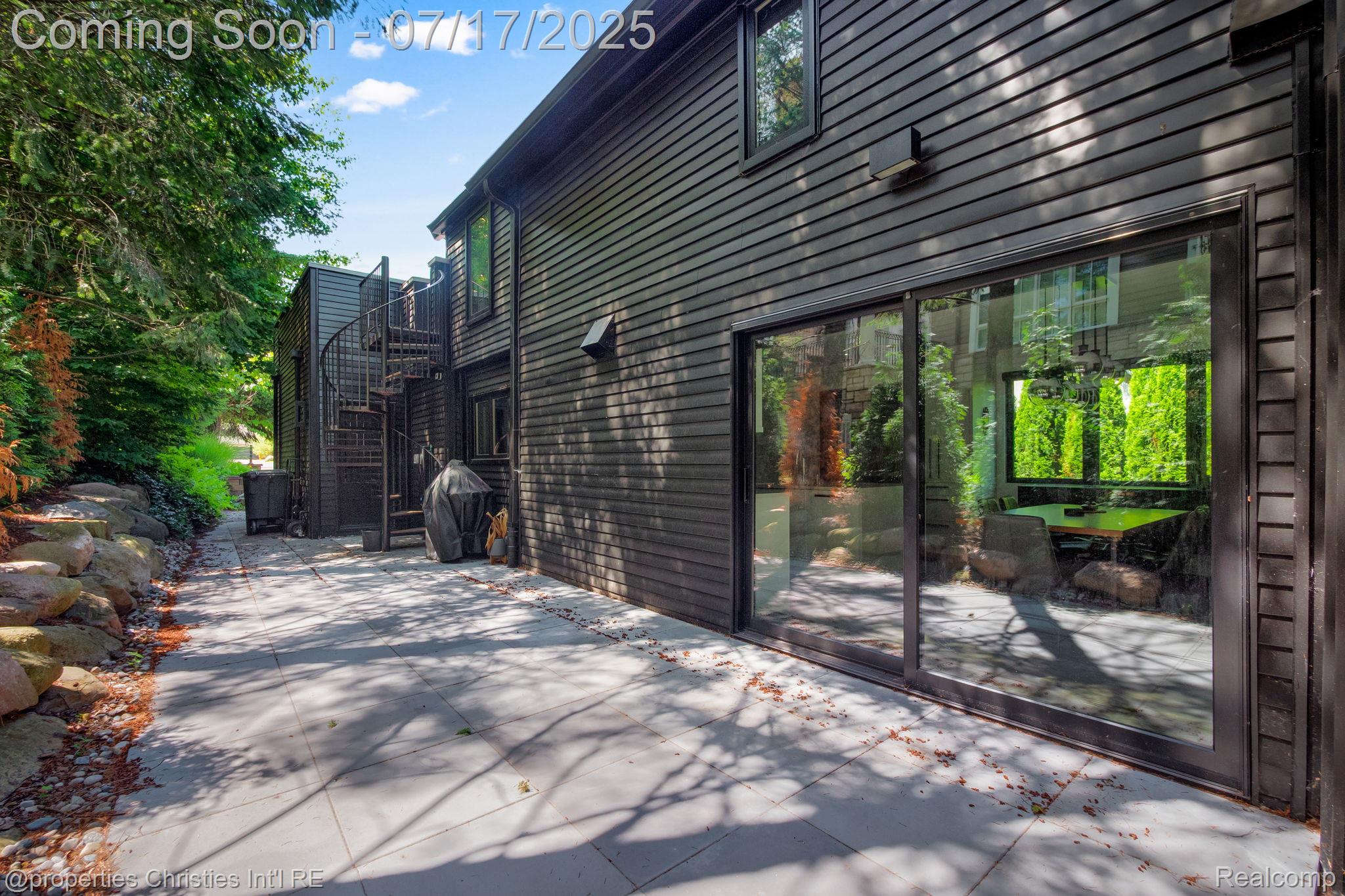 711 Maple Hill Lane