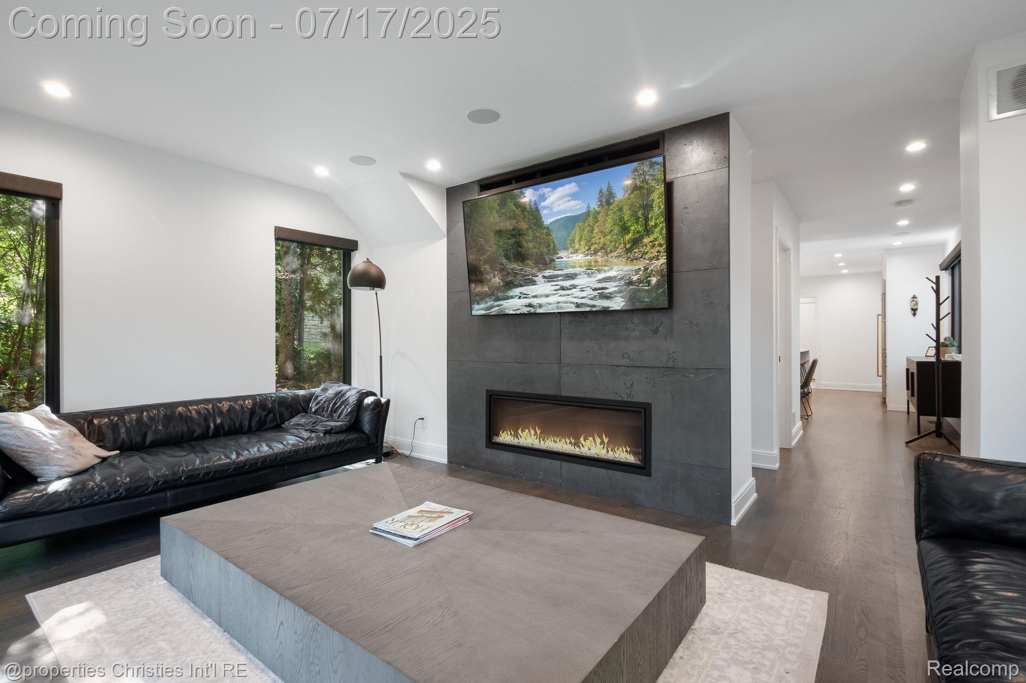 711 Maple Hill Lane