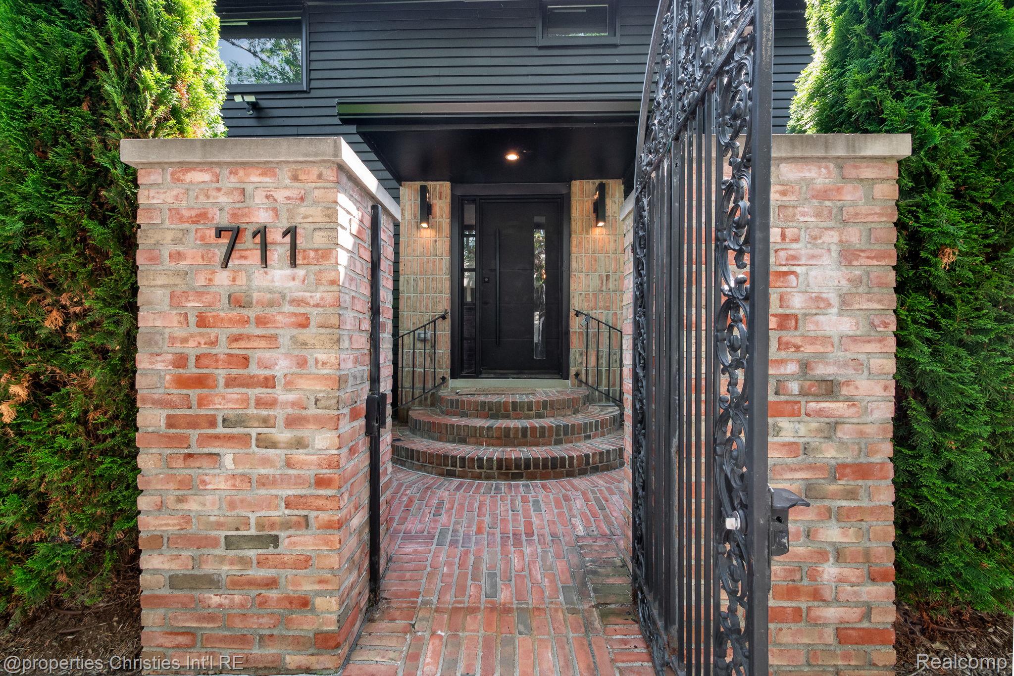 711 Maple Hill Lane