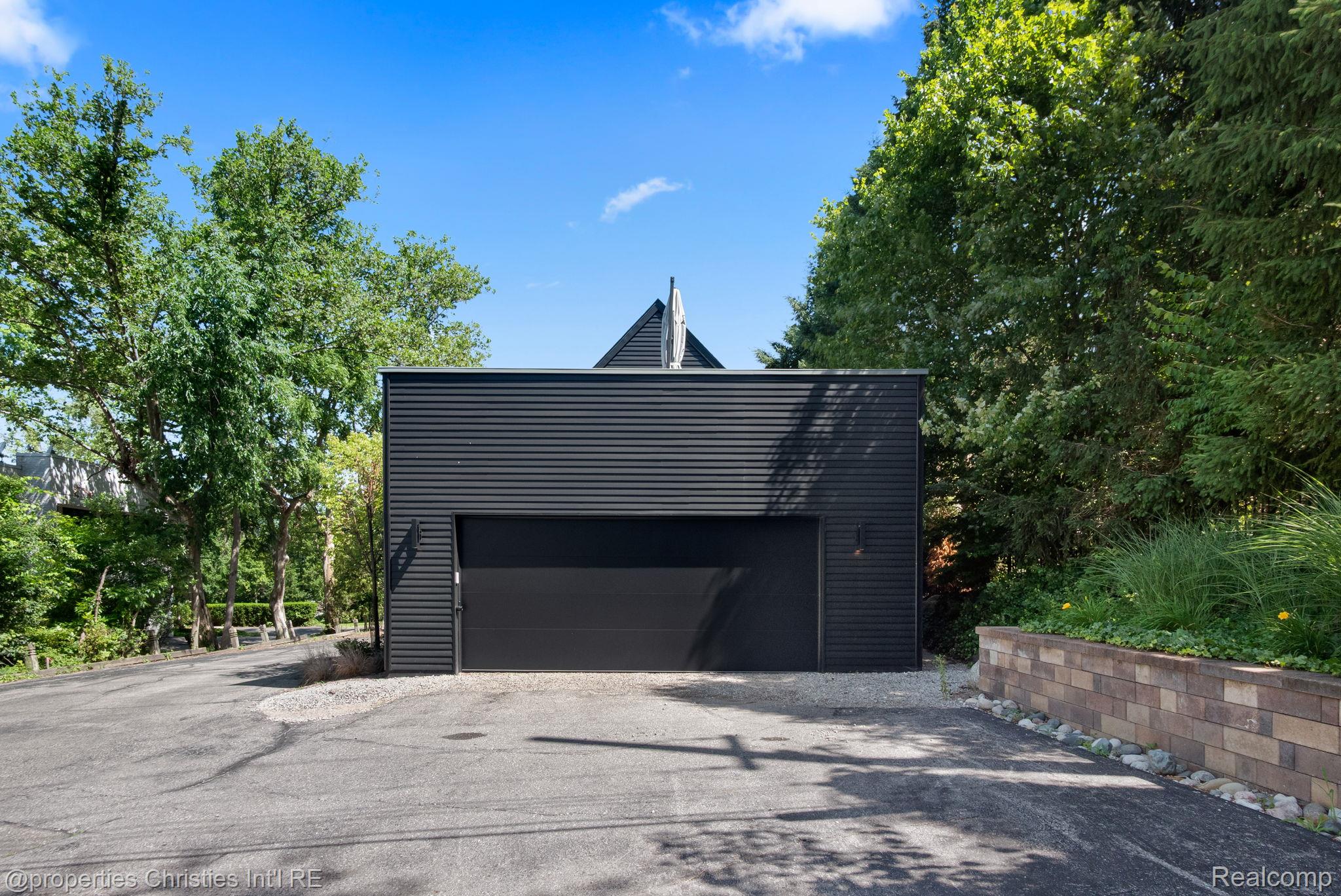 711 Maple Hill Lane