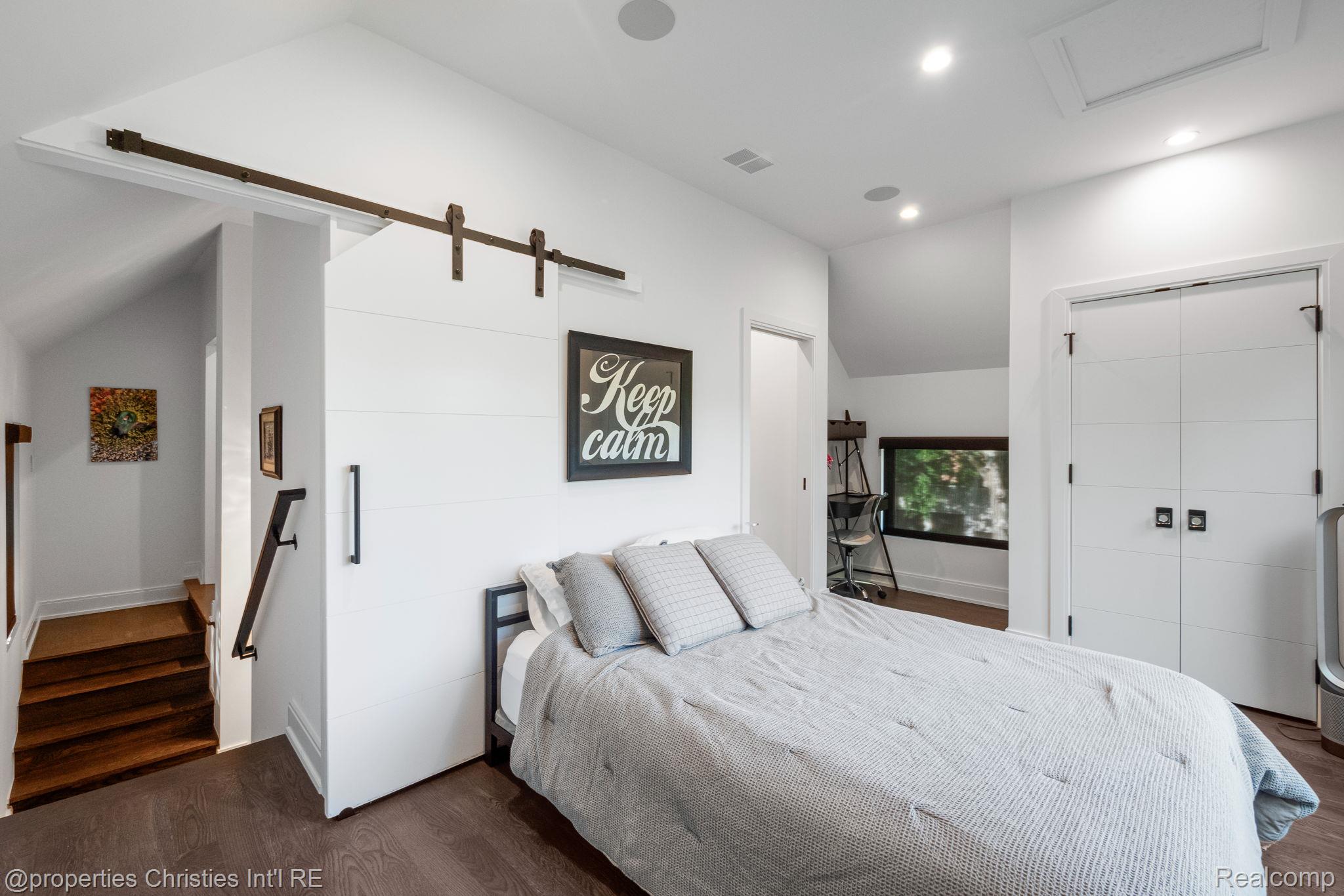 711 Maple Hill Lane