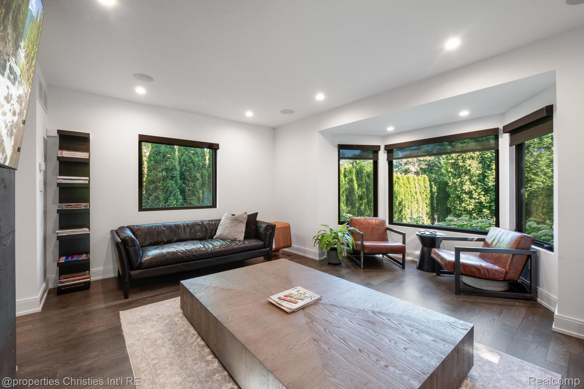 711 Maple Hill Lane