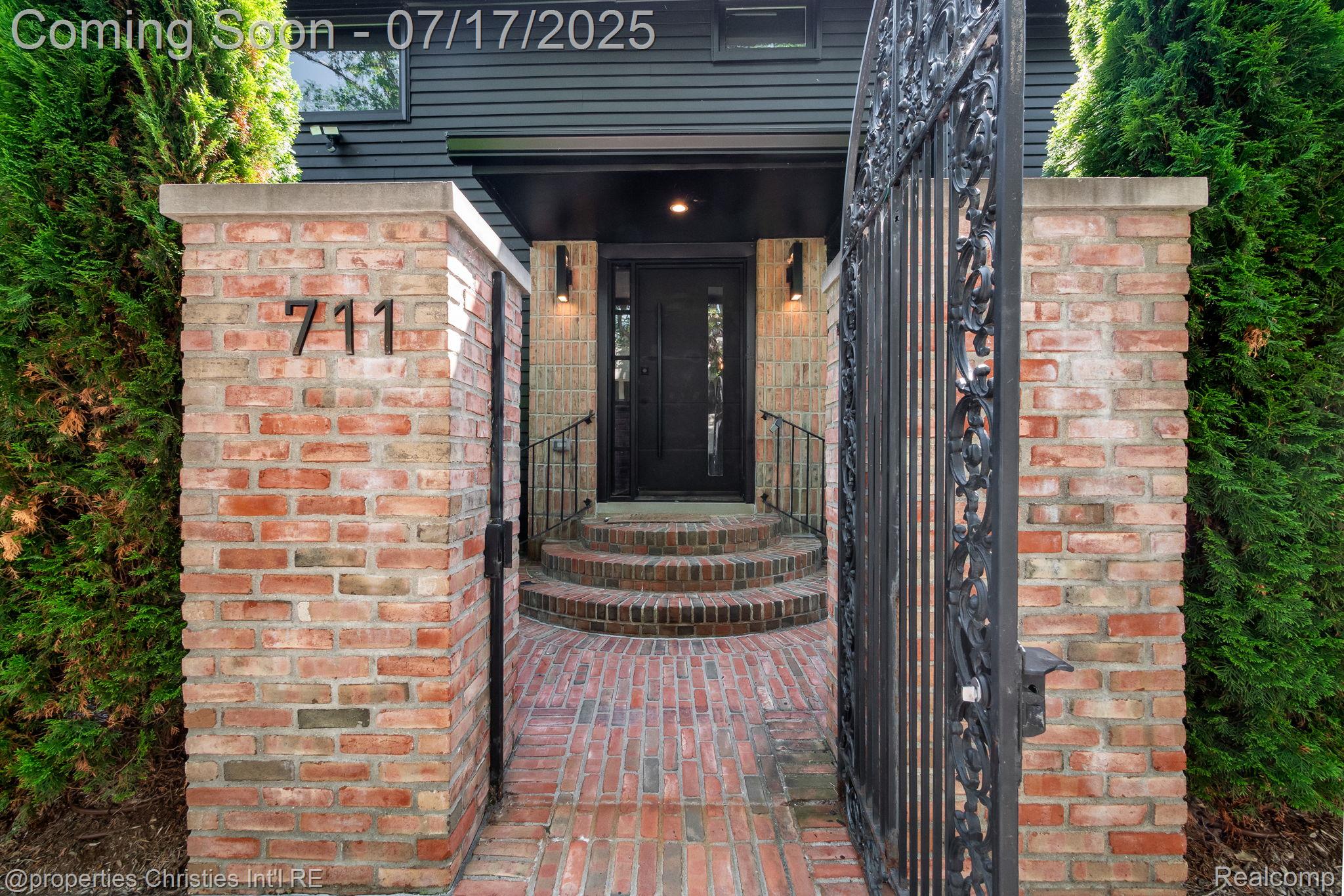 711 Maple Hill Lane