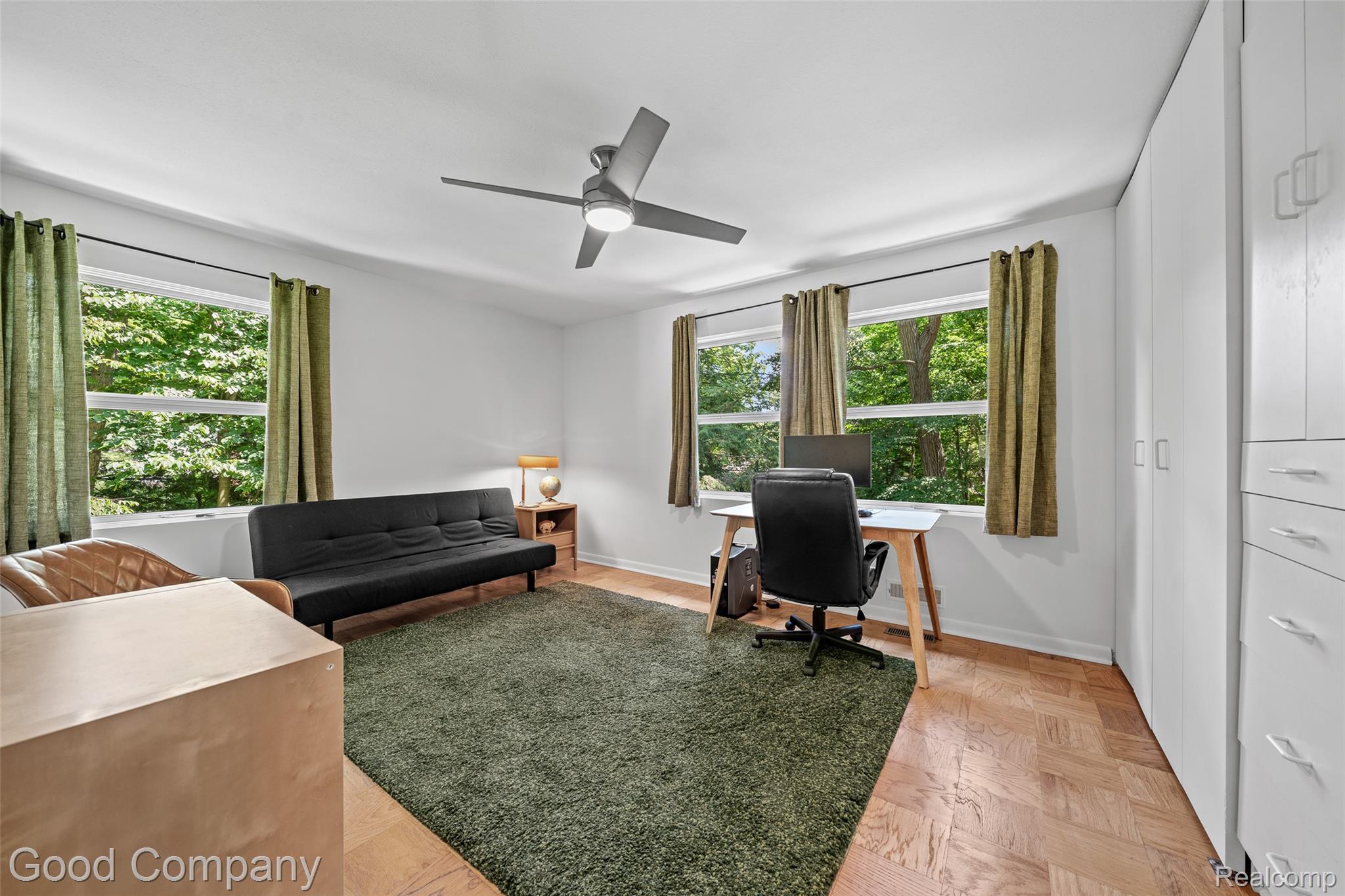3939 Charing Cross Road
