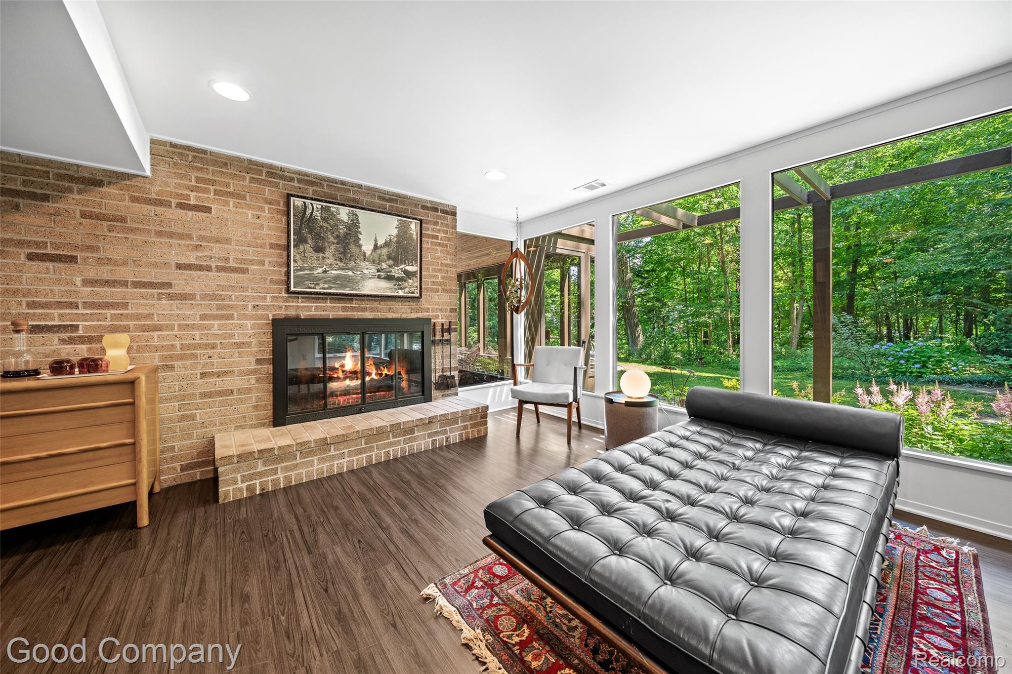 3939 Charing Cross Road
