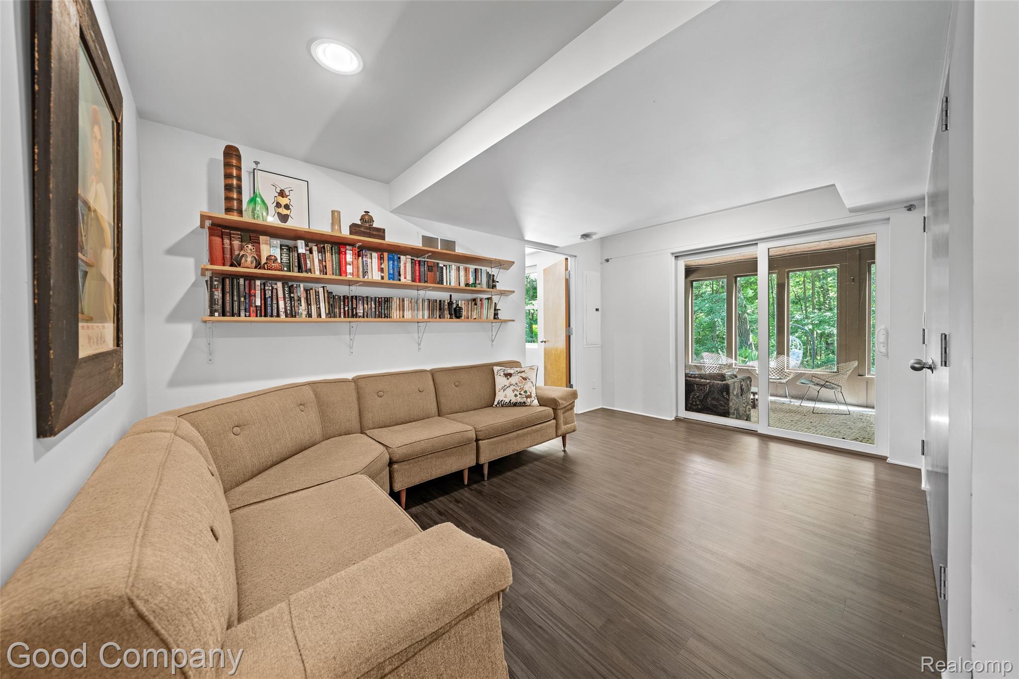 3939 Charing Cross Road