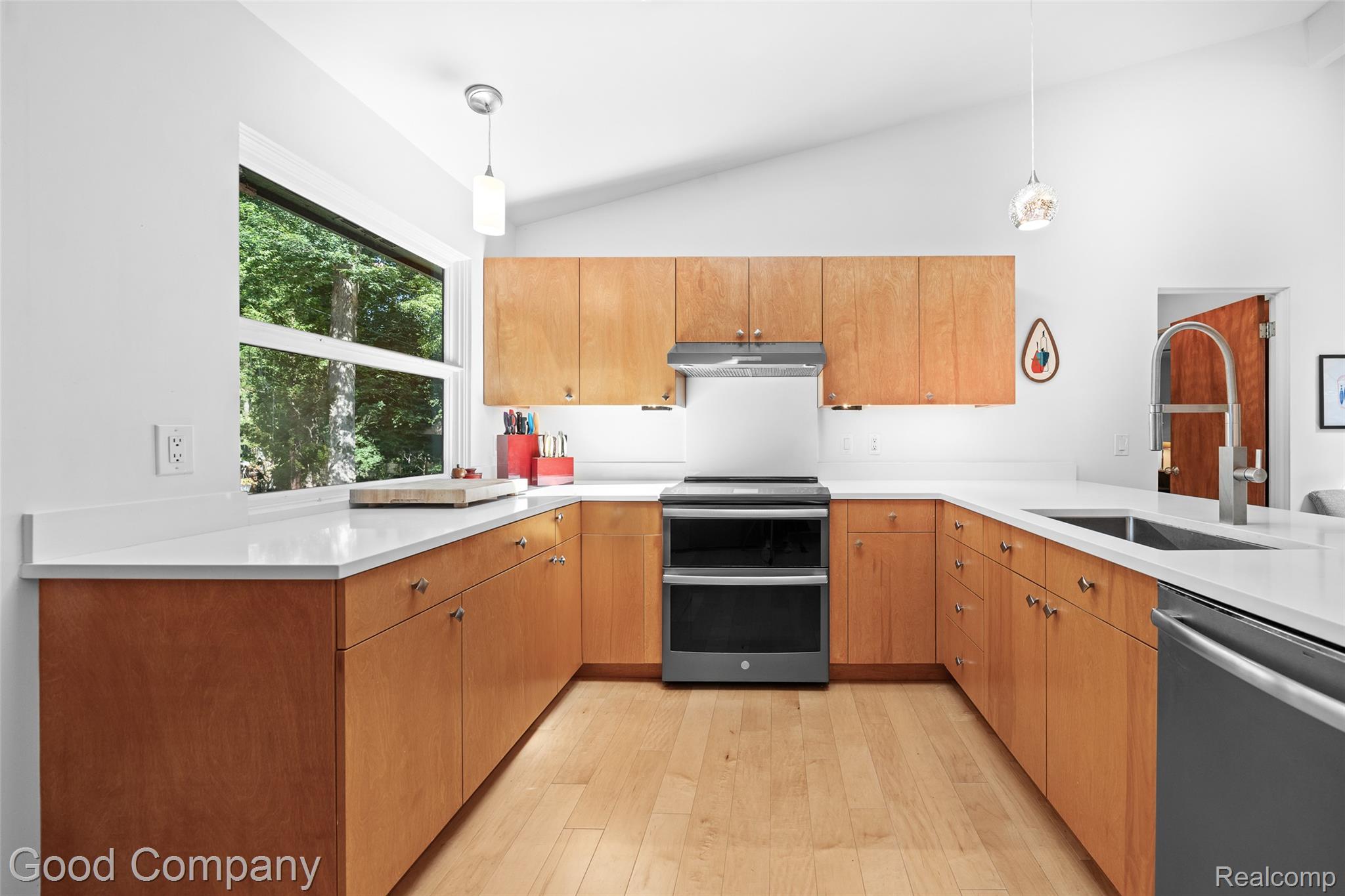 3939 Charing Cross Road