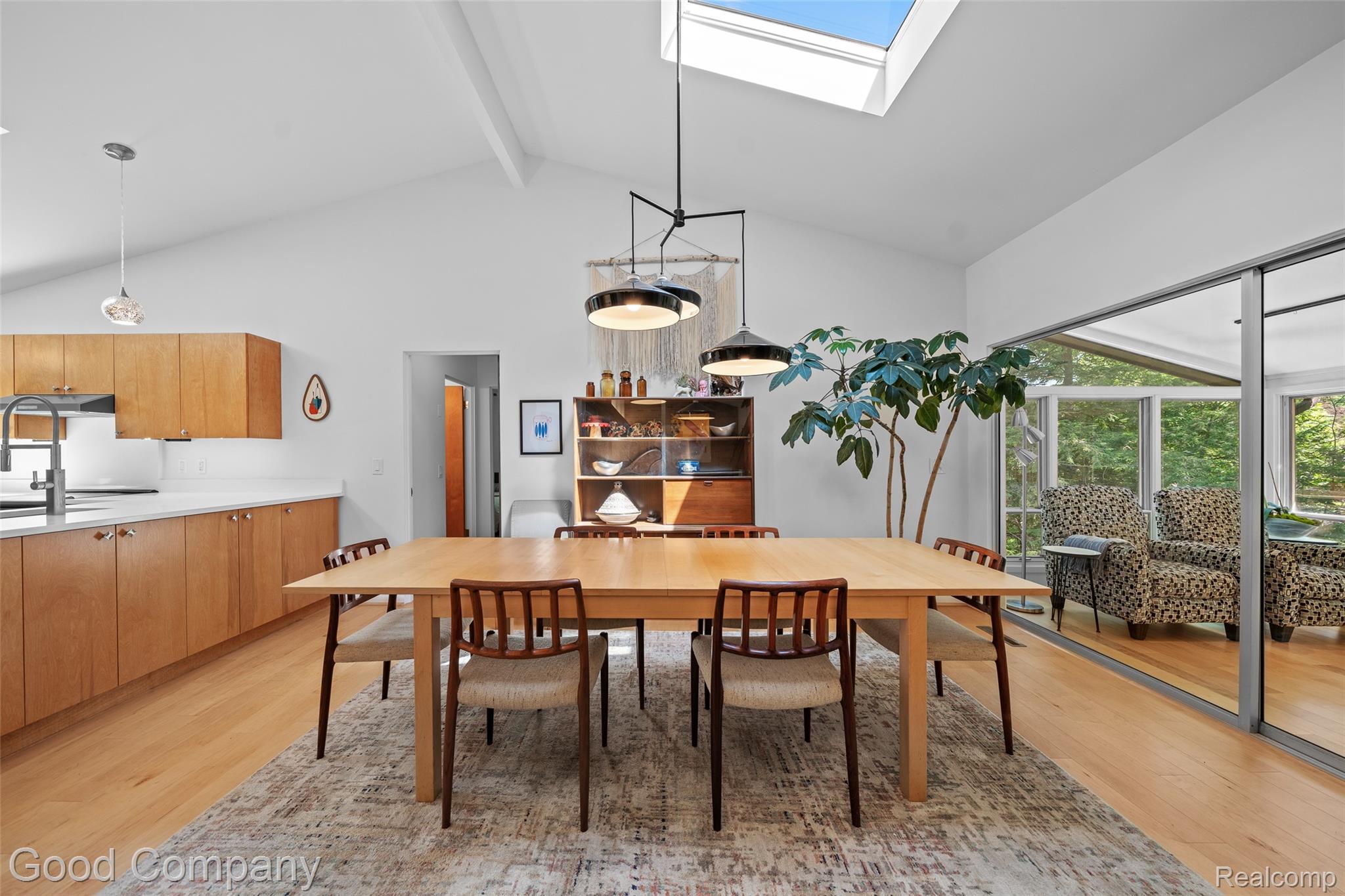3939 Charing Cross Road
