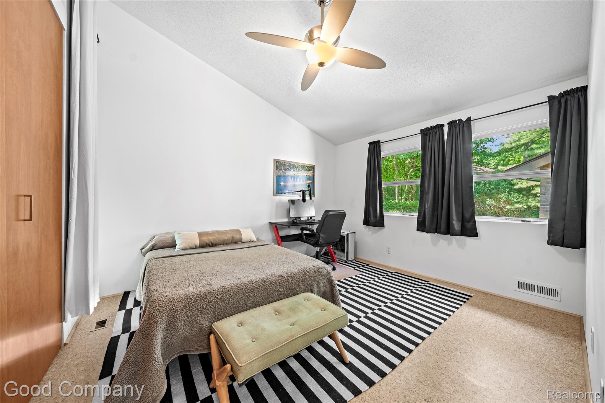 3939 Charing Cross Road