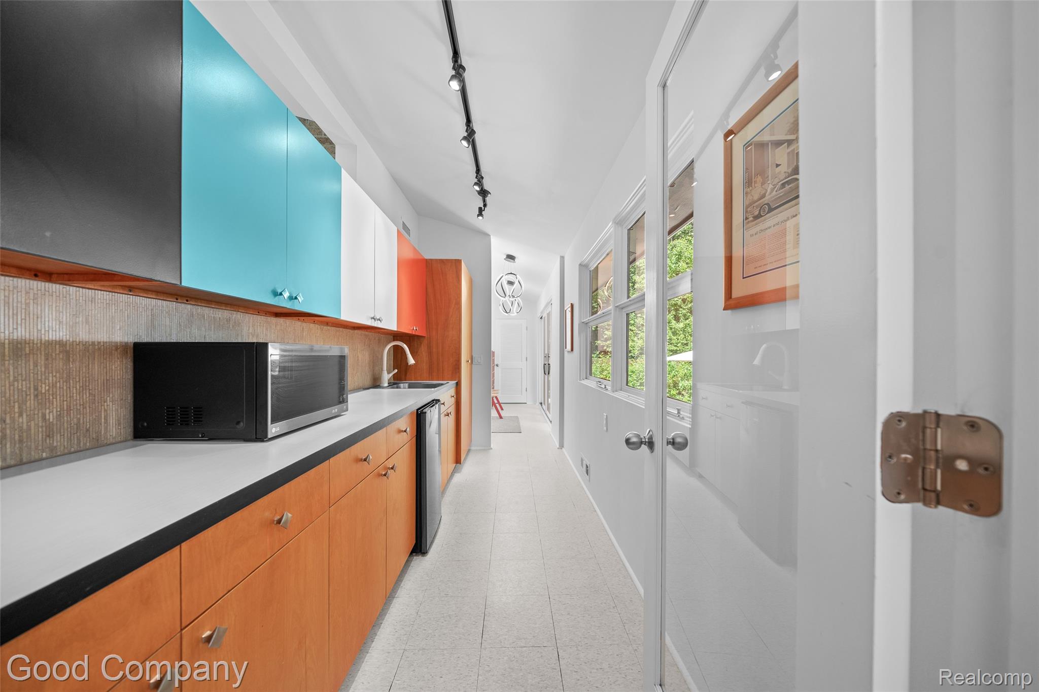 3939 Charing Cross Road