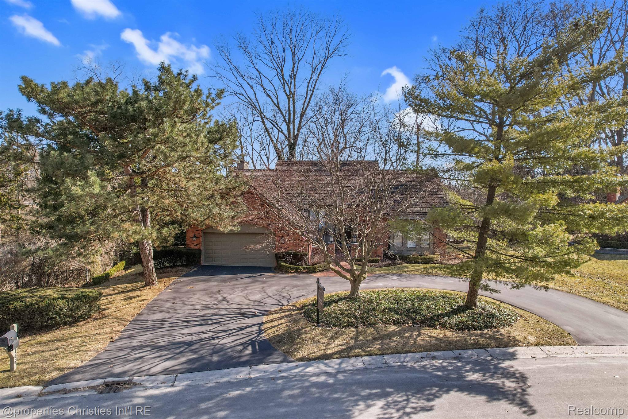 3466 BLOOMFIELD CLUB Drive