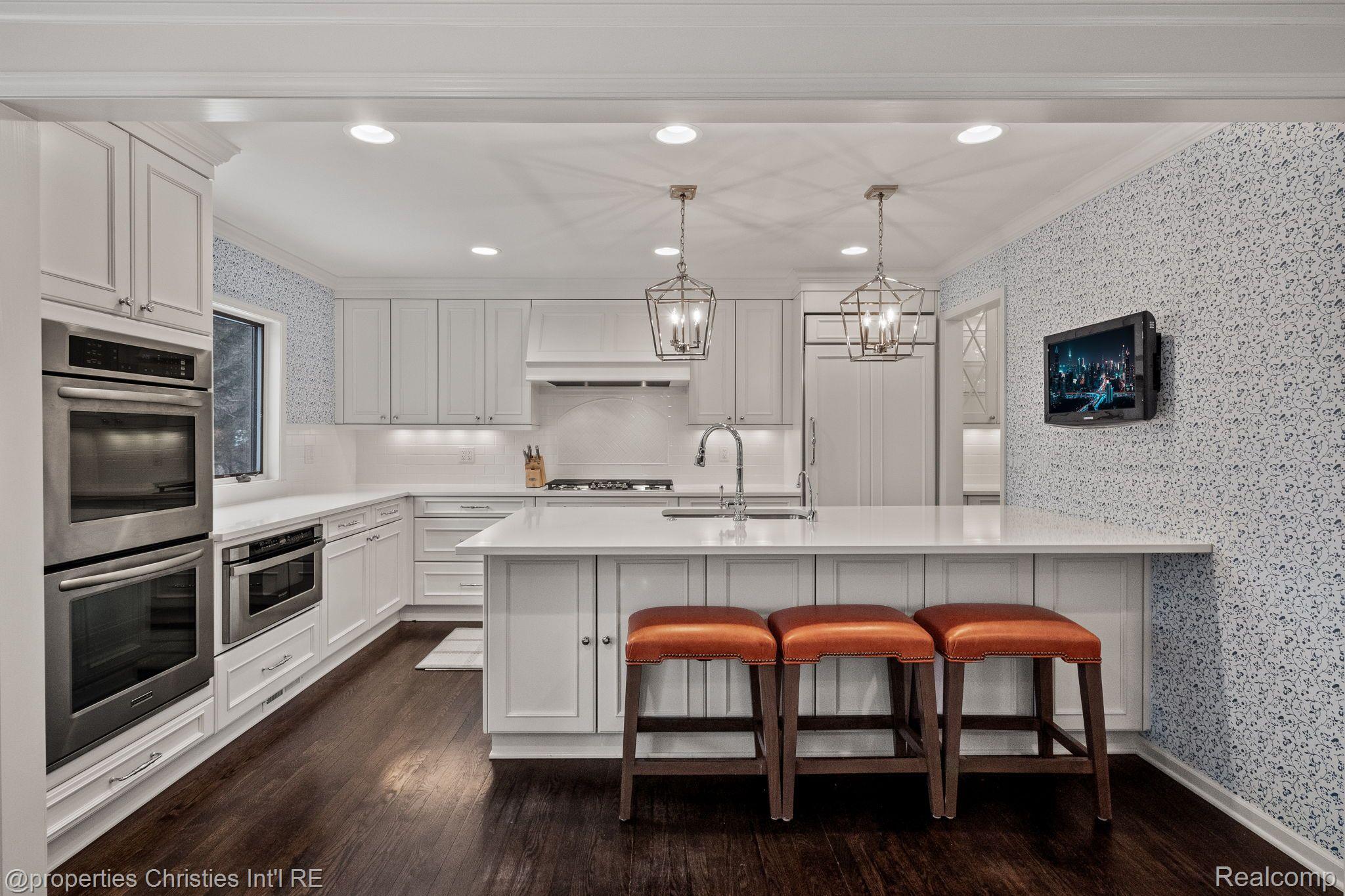 3466 BLOOMFIELD CLUB Drive