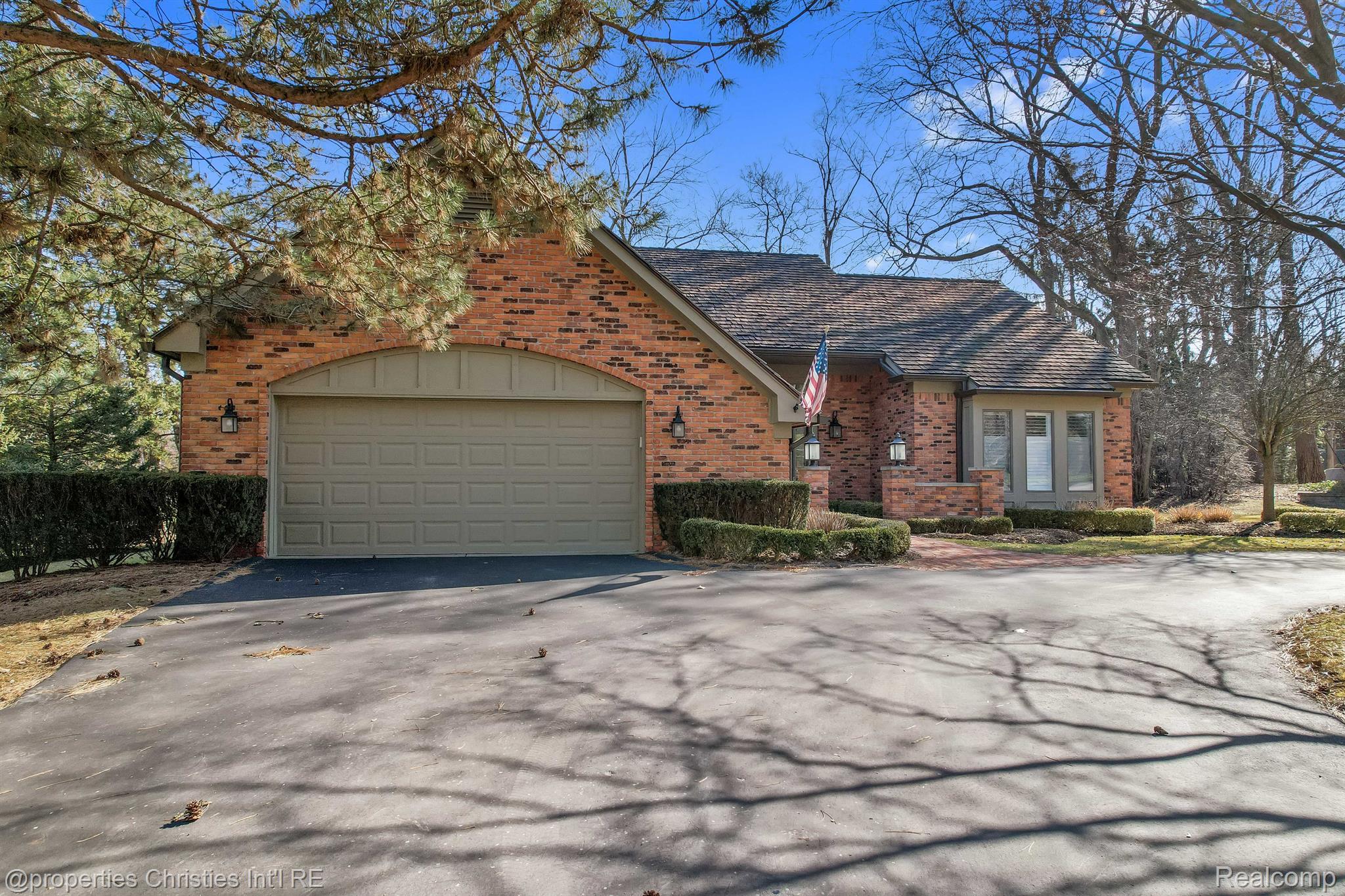 3466 BLOOMFIELD CLUB Drive