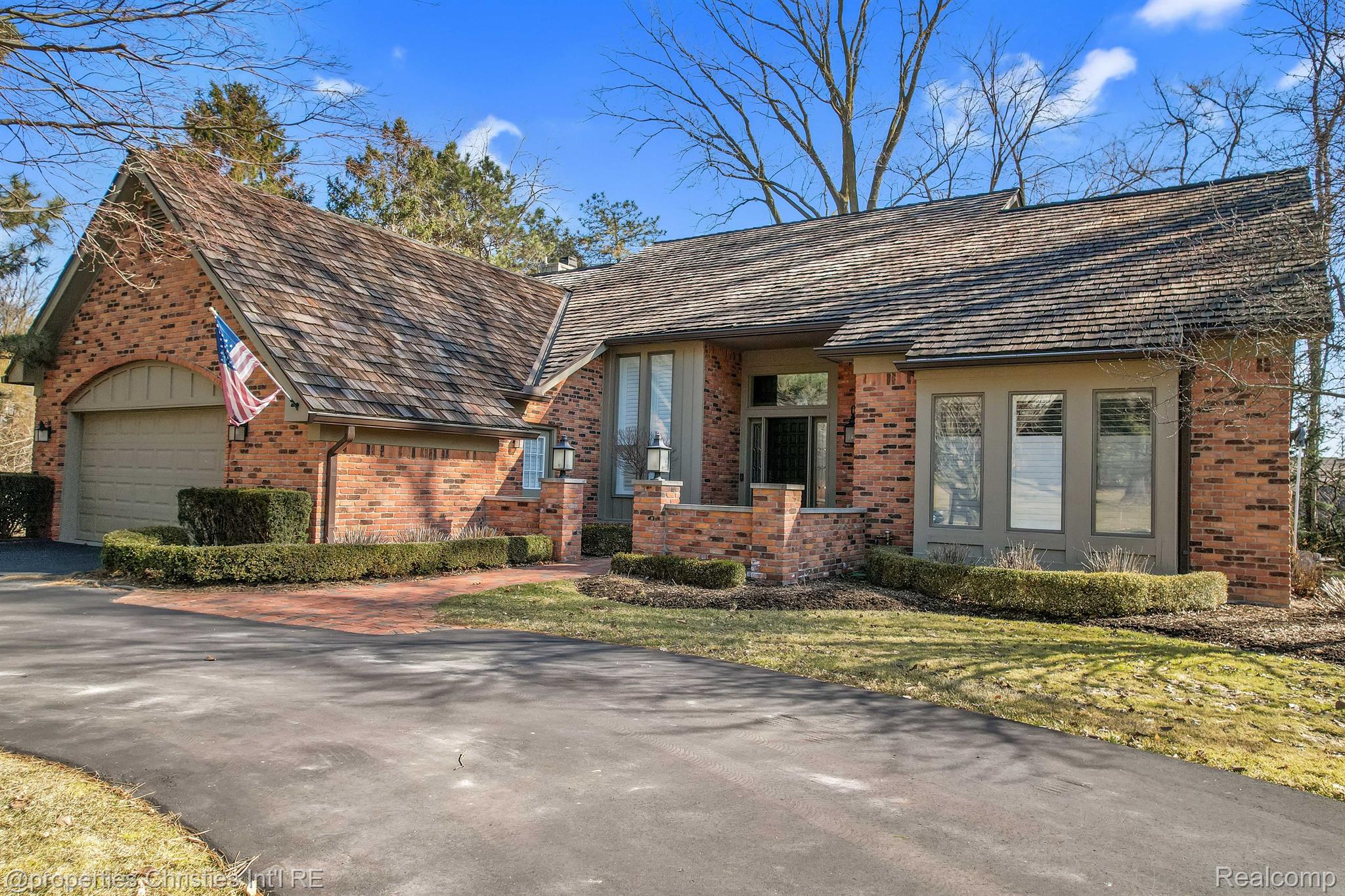 3466 BLOOMFIELD CLUB Drive