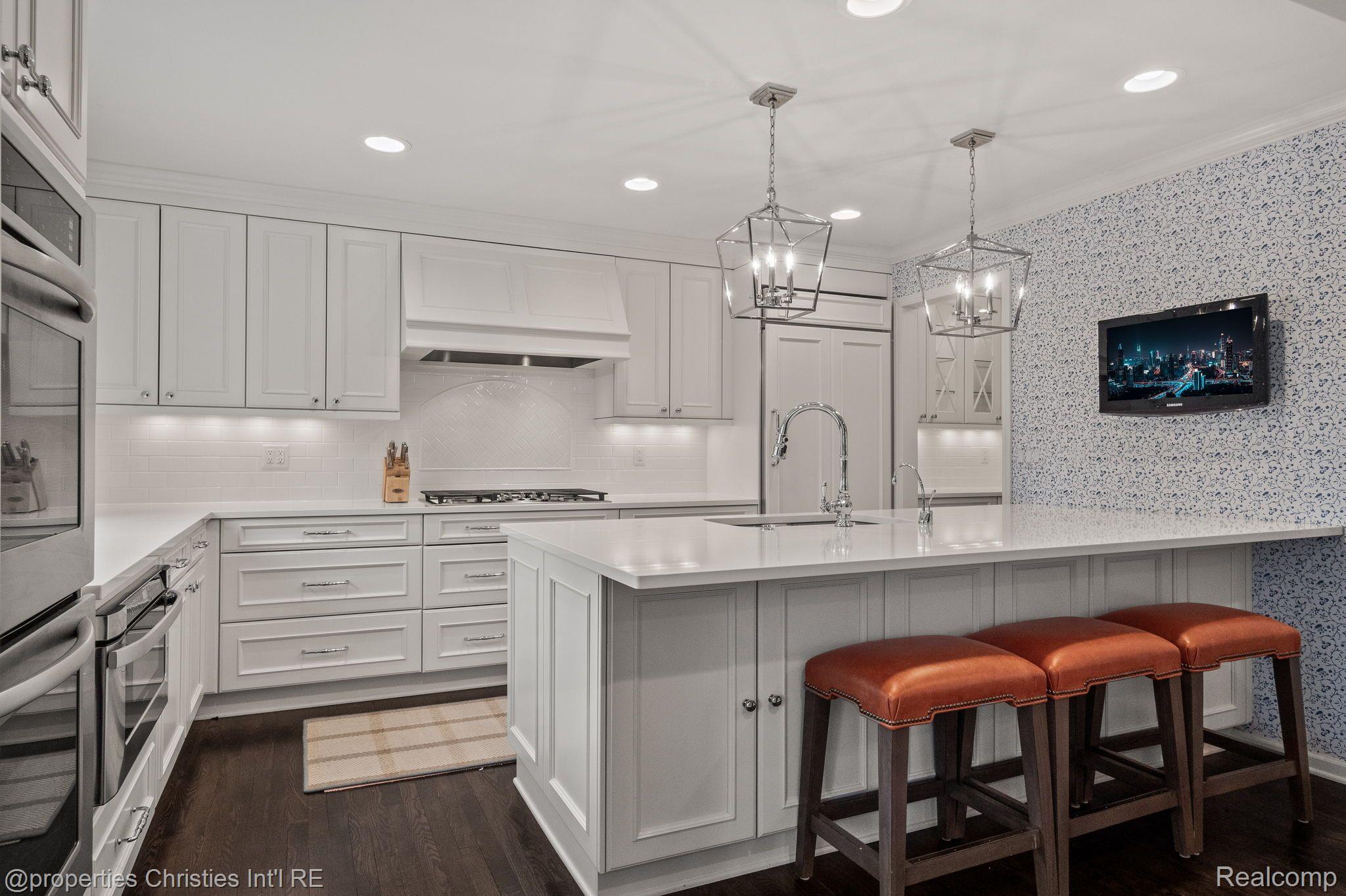 3466 BLOOMFIELD CLUB Drive